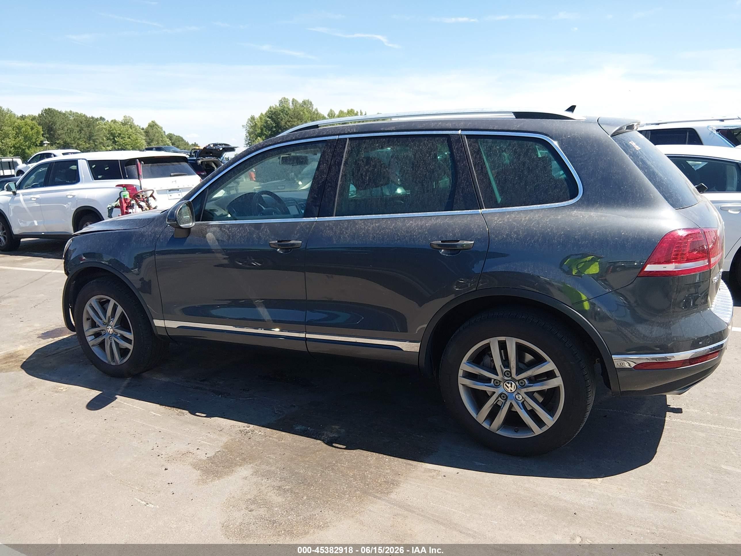 2015 Volkswagen Touareg V6 Lux Gray vin: WVGEF9BP4FD005105