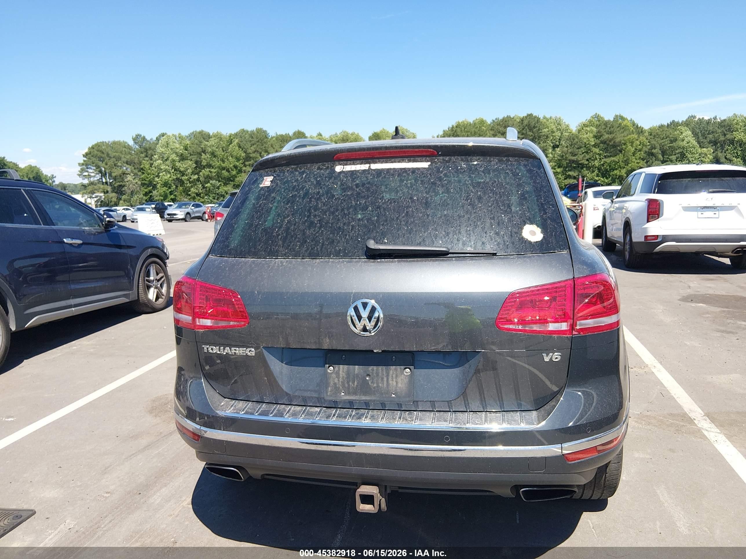 2015 Volkswagen Touareg V6 Lux Gray vin: WVGEF9BP4FD005105