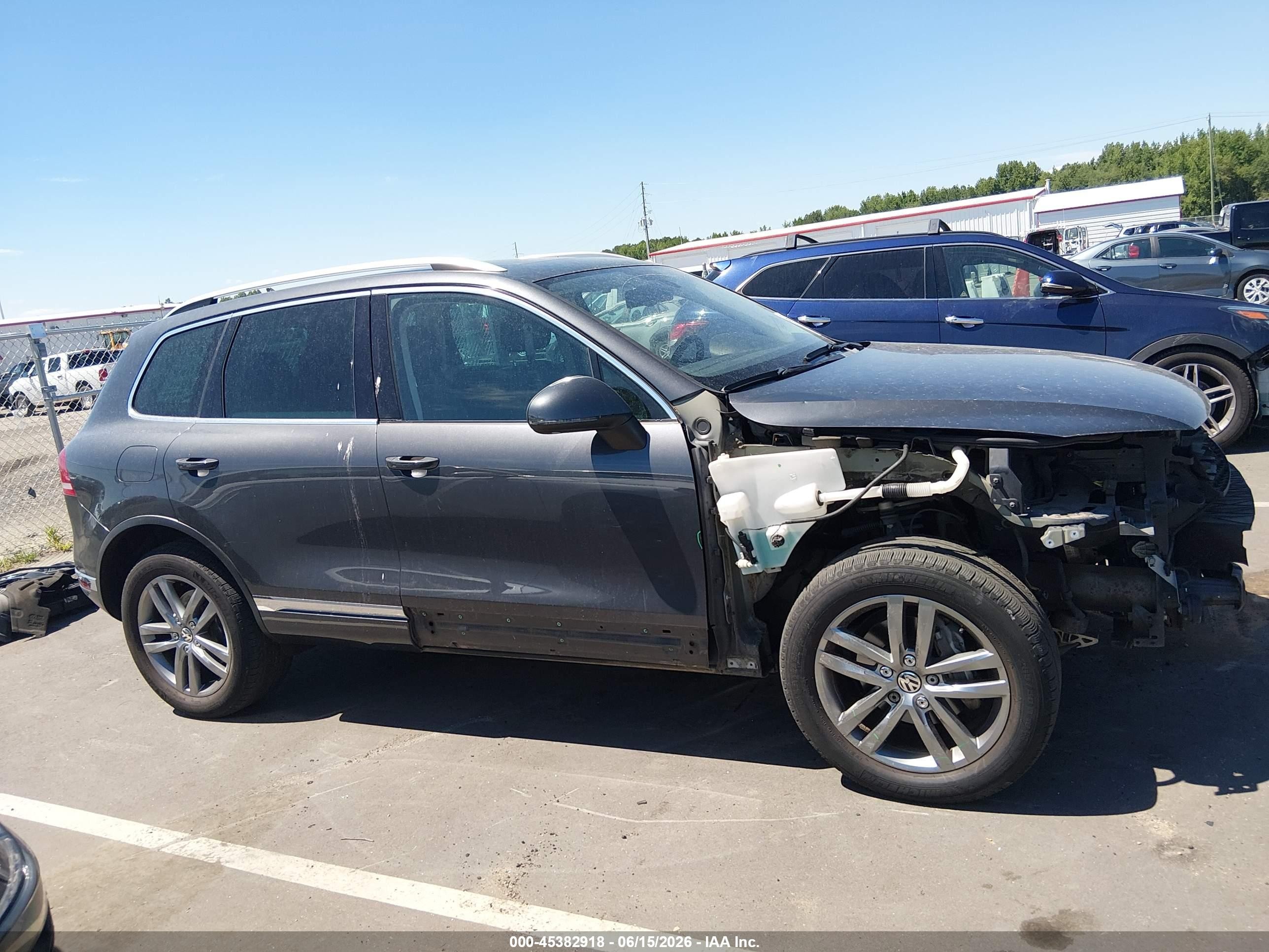 2015 Volkswagen Touareg V6 Lux Gray vin: WVGEF9BP4FD005105