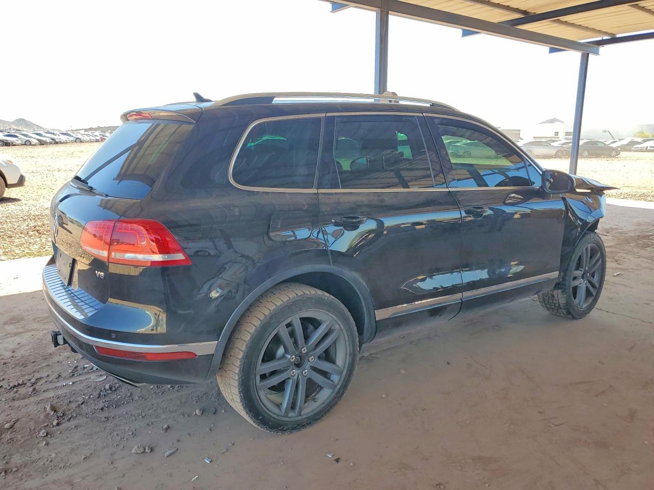 2016 Volkswagen Touareg Sport Black vin: WVGEF9BP4GD009916