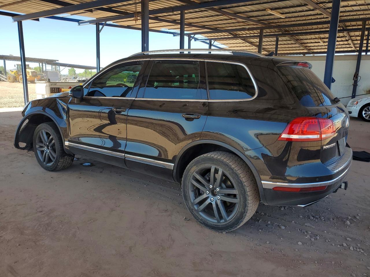 2016 Volkswagen Touareg Sport Black vin: WVGEF9BP4GD009916