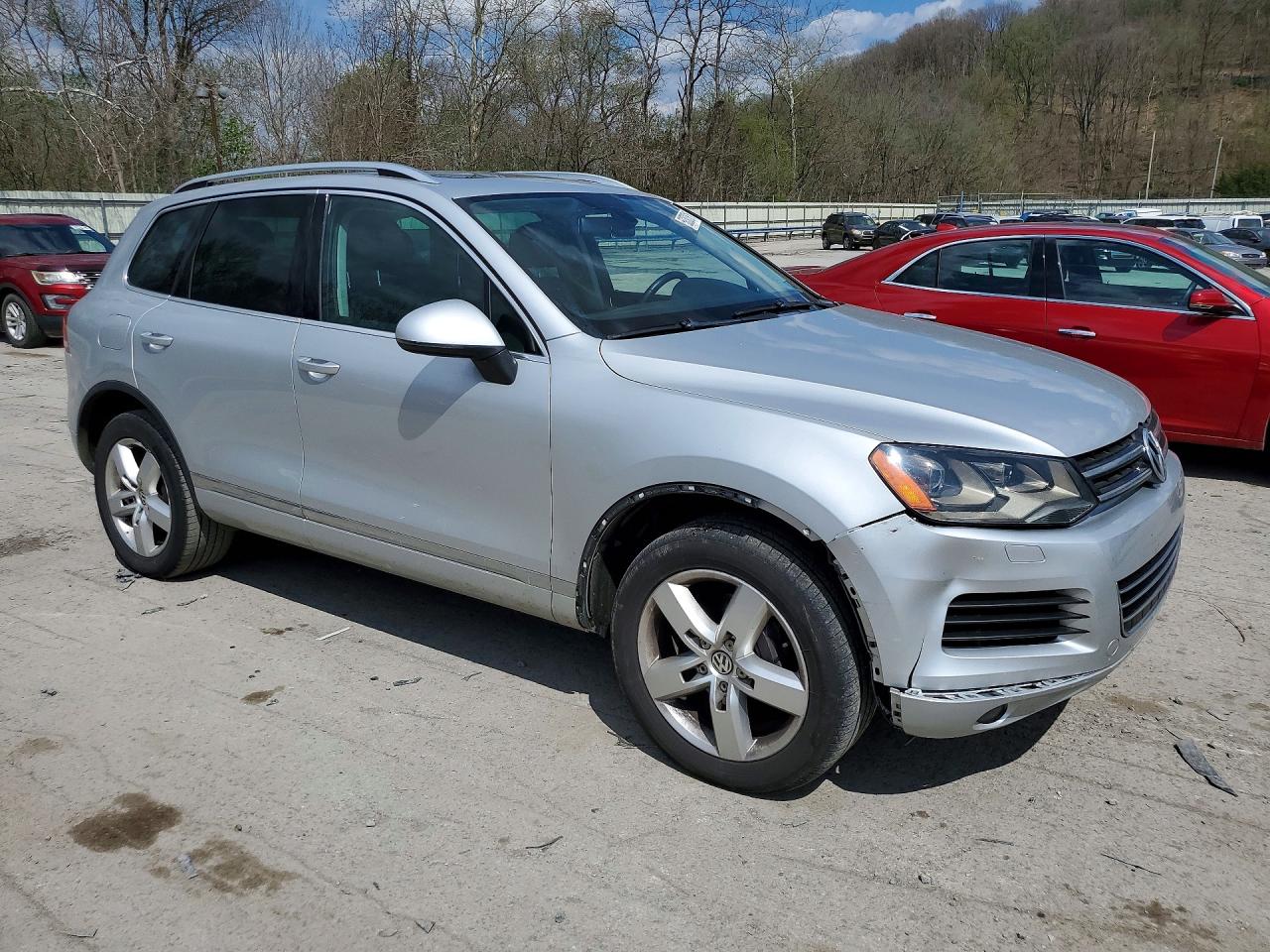 2013 Volkswagen Touareg V6 Silver vin: WVGEF9BP5DD006647