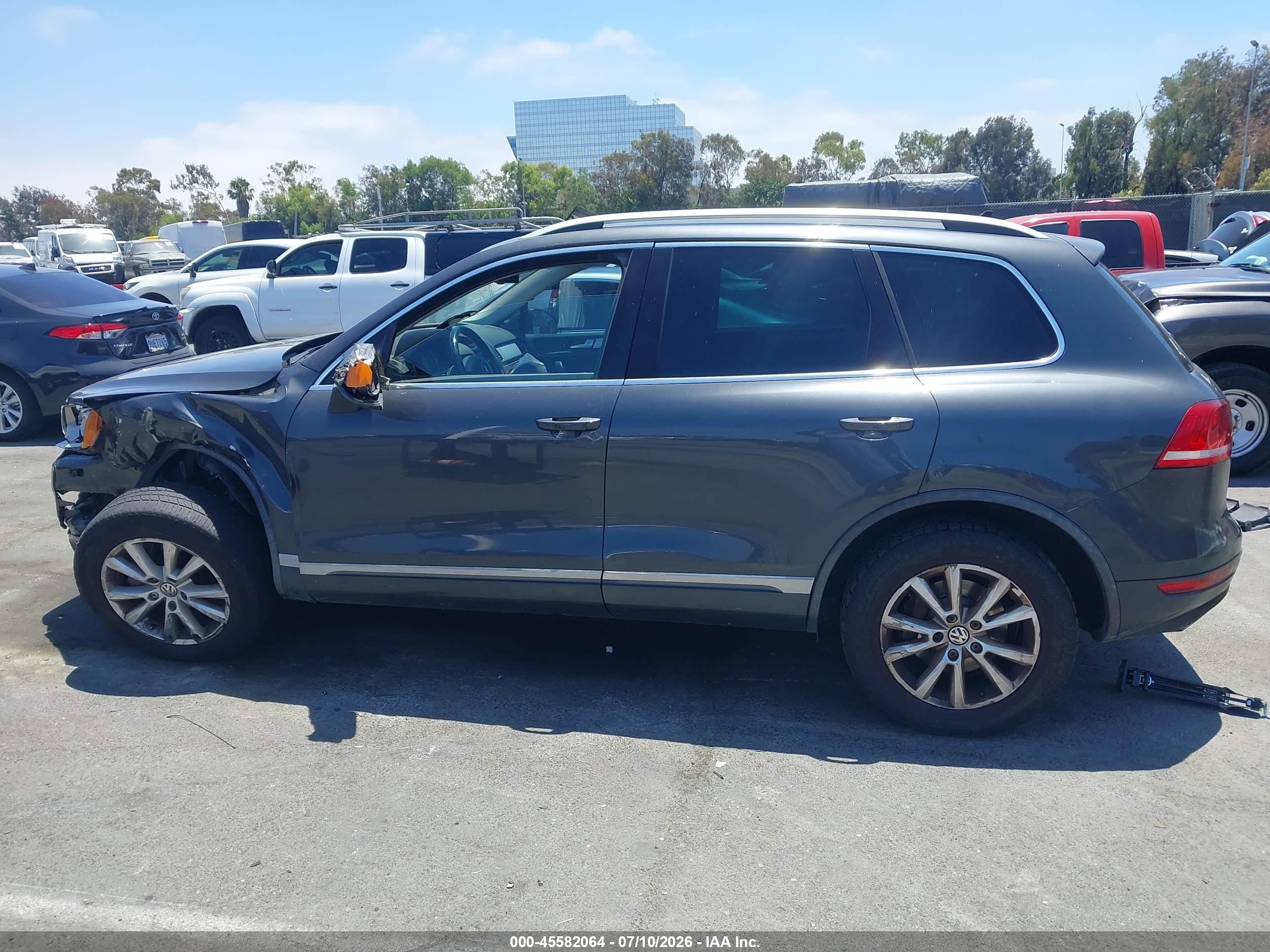 2014 Volkswagen Touareg 3.6l Sport Gray vin: WVGEF9BP6ED007680