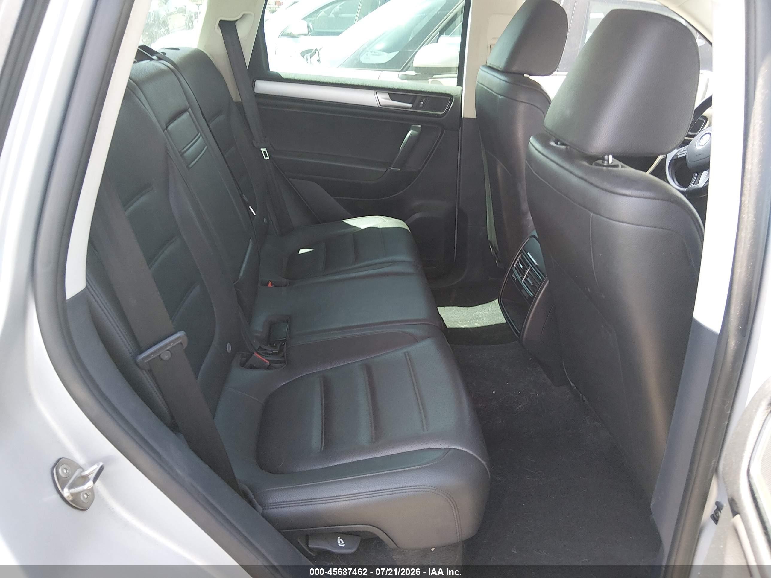 2015 Volkswagen Touareg V6 Sport Gray vin: WVGEF9BP6FD006949
