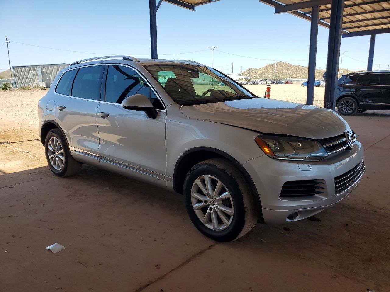 2013 Volkswagen Touareg Sport Серебряный vin: WVGEF9BP7DD002017