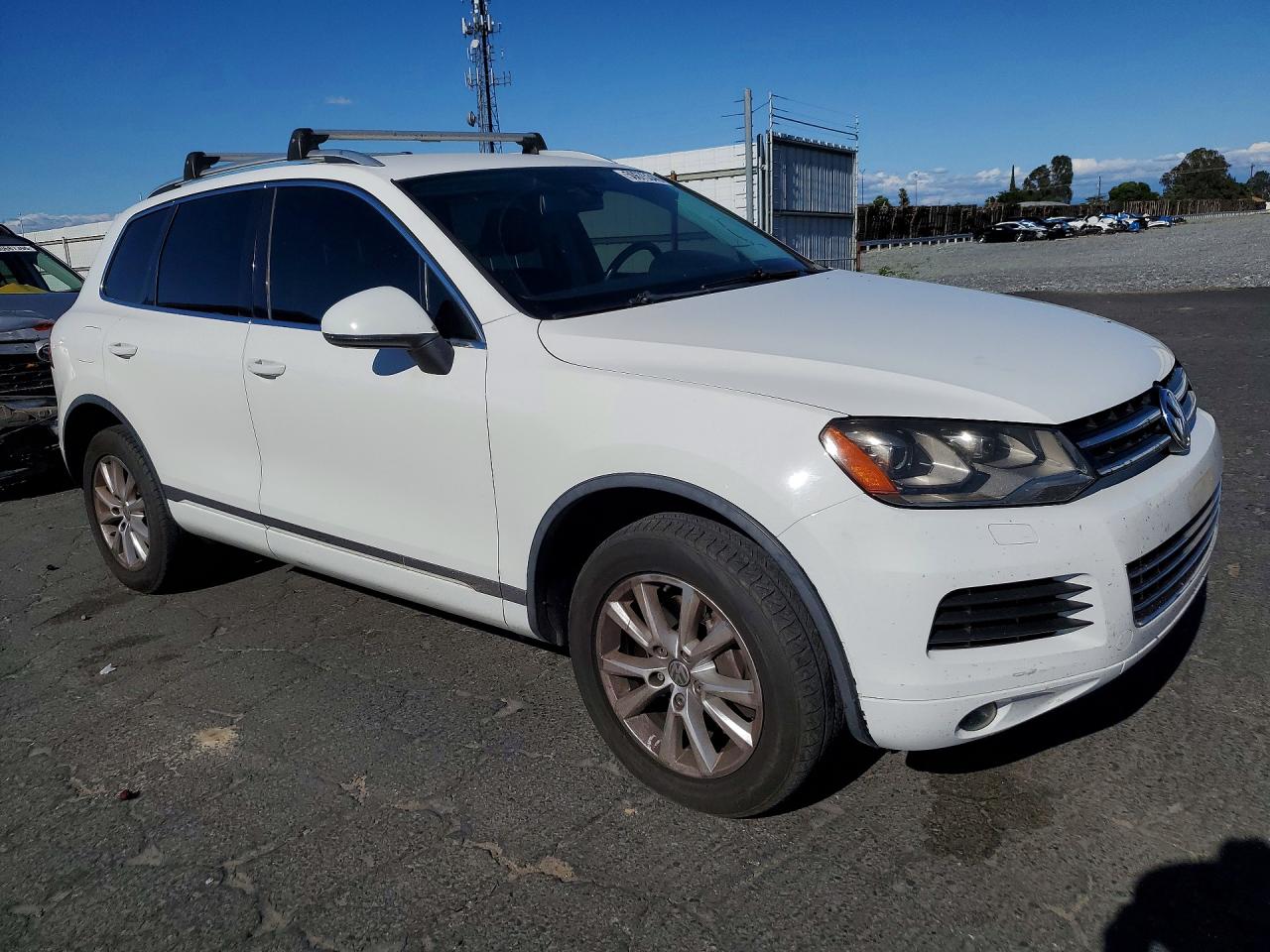 2014 Volkswagen Touareg V6 White vin: WVGEF9BP7ED011639