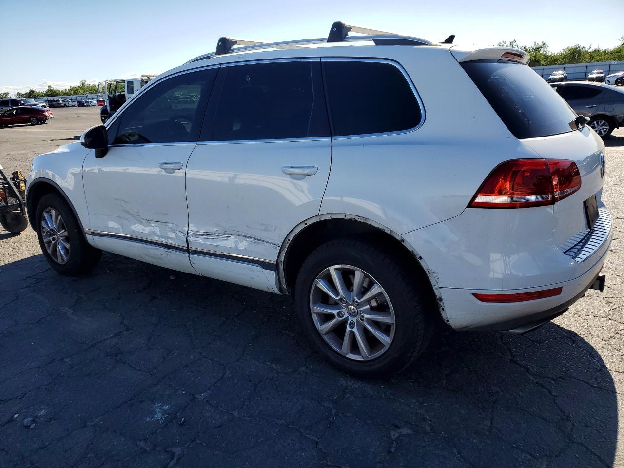 2014 Volkswagen Touareg V6 White vin: WVGEF9BP7ED011639