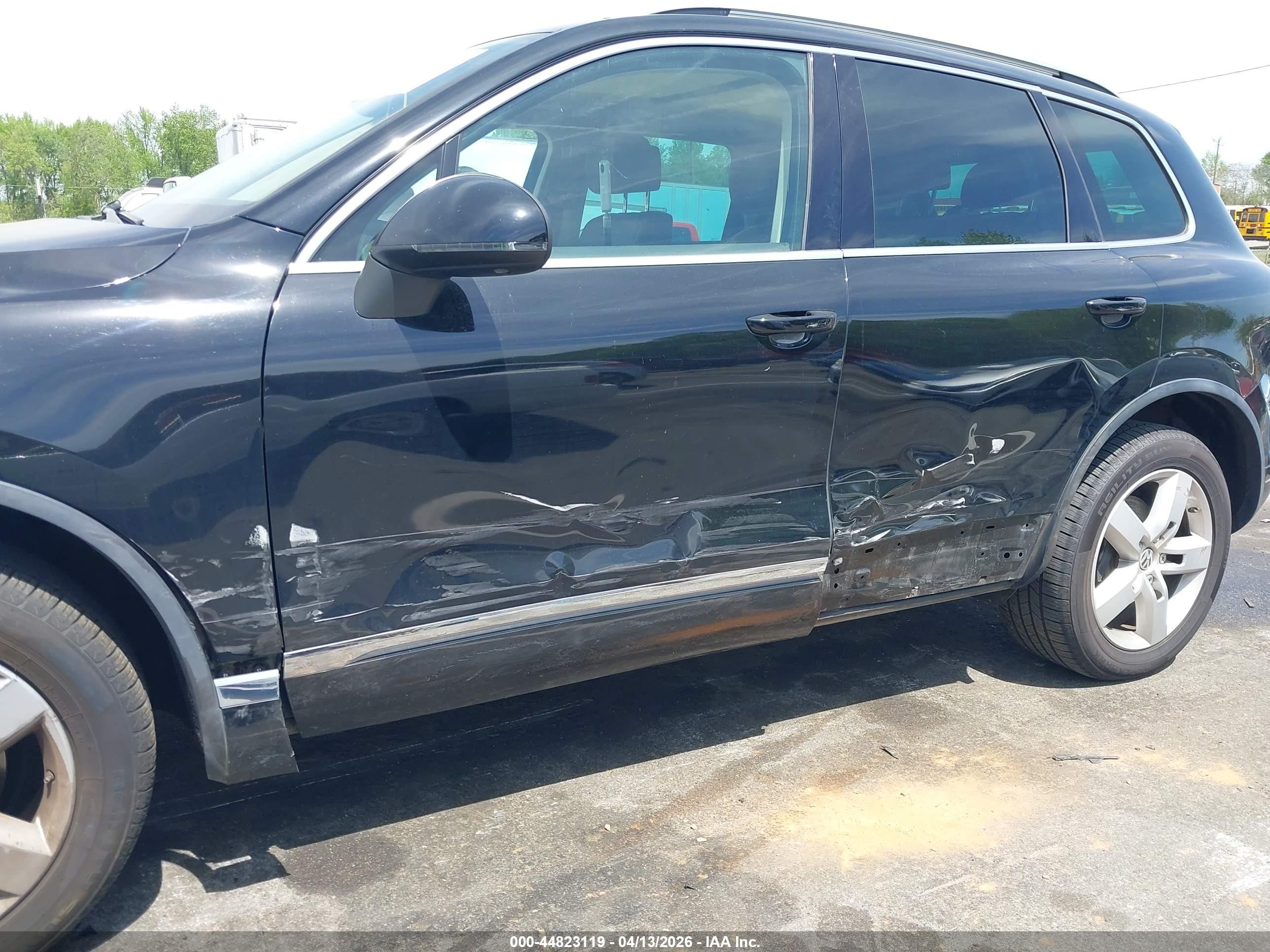 2014 Volkswagen Touareg 3.6l Lux Черный vin: WVGEF9BP8ED006675