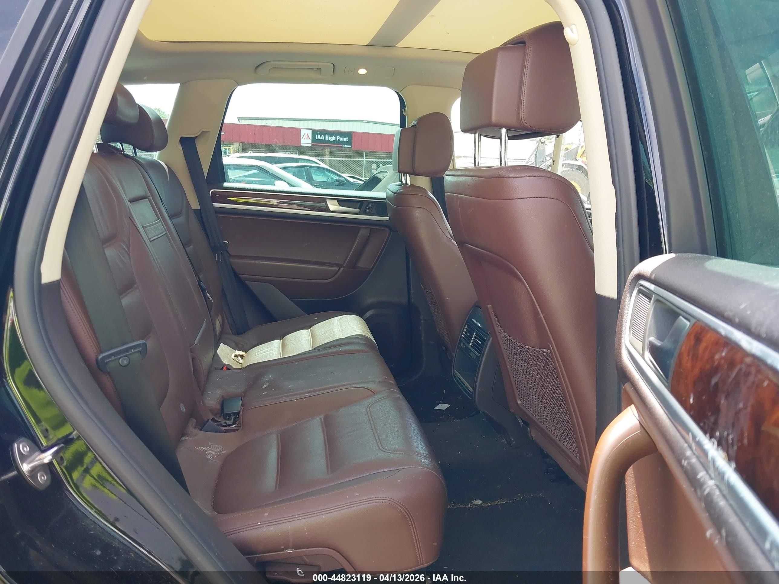 2014 Volkswagen Touareg 3.6l Lux Черный vin: WVGEF9BP8ED006675