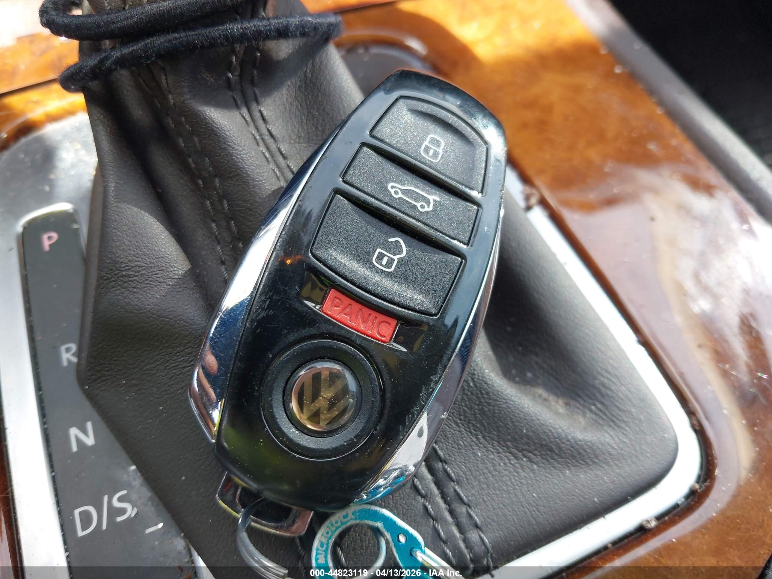 2014 Volkswagen Touareg 3.6l Lux Черный vin: WVGEF9BP8ED006675