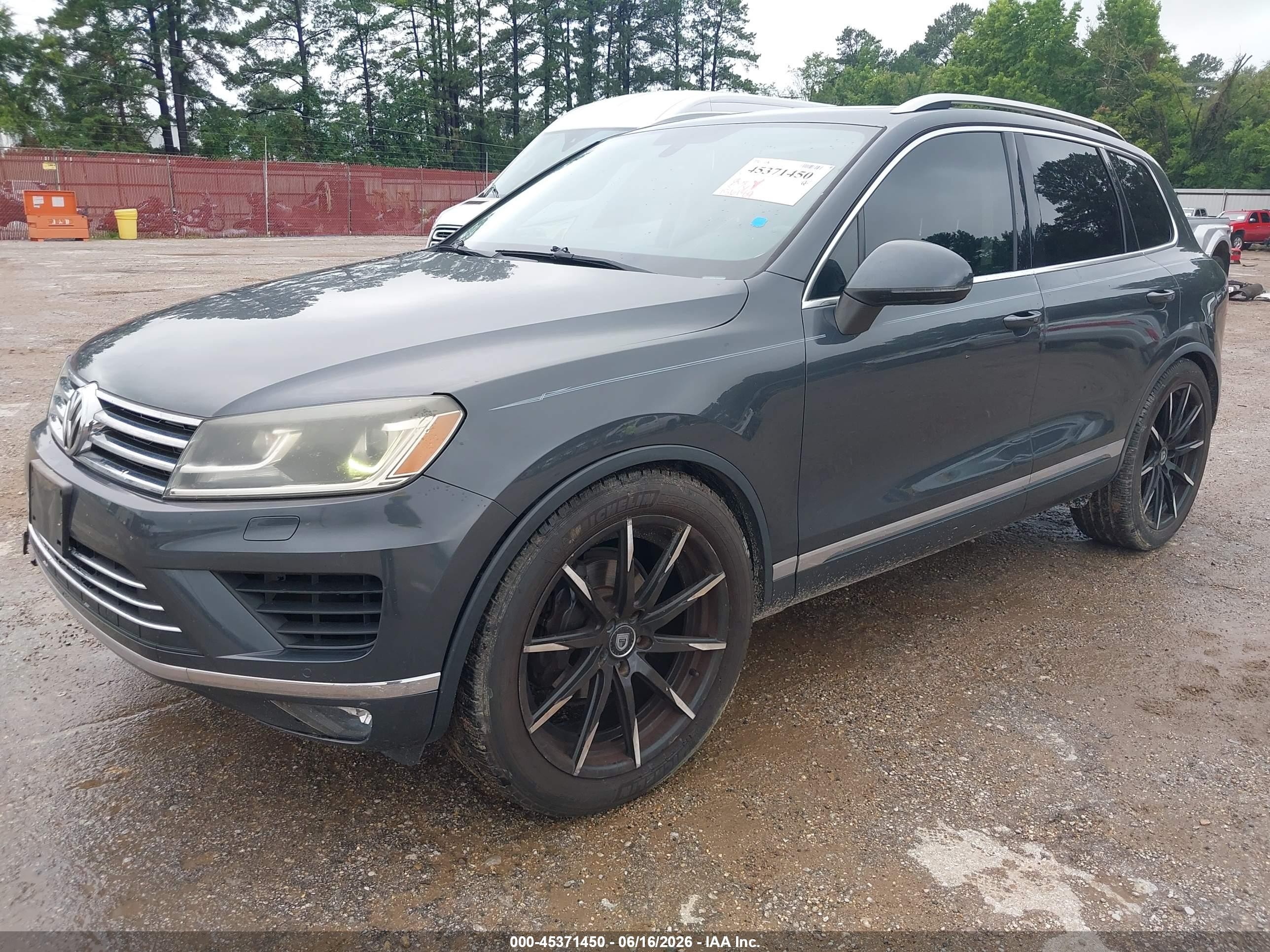 2015 Volkswagen Touareg V6 Lux Gray vin: WVGEF9BP8FD005558