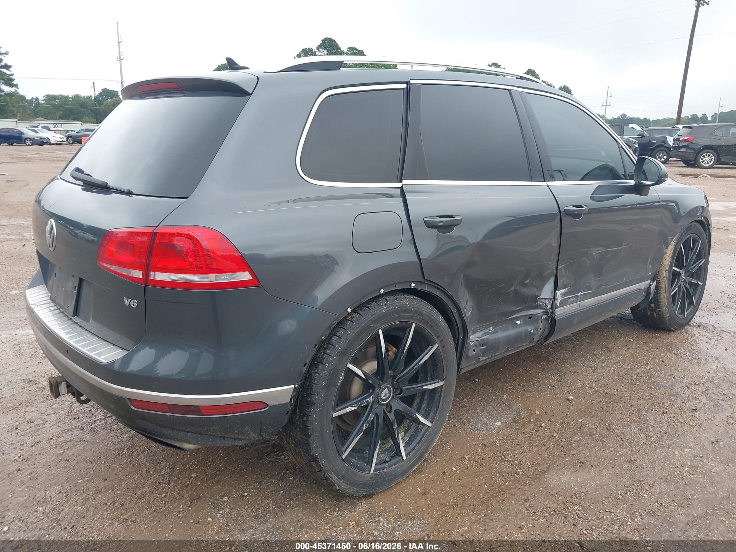 2015 Volkswagen Touareg V6 Lux Gray vin: WVGEF9BP8FD005558