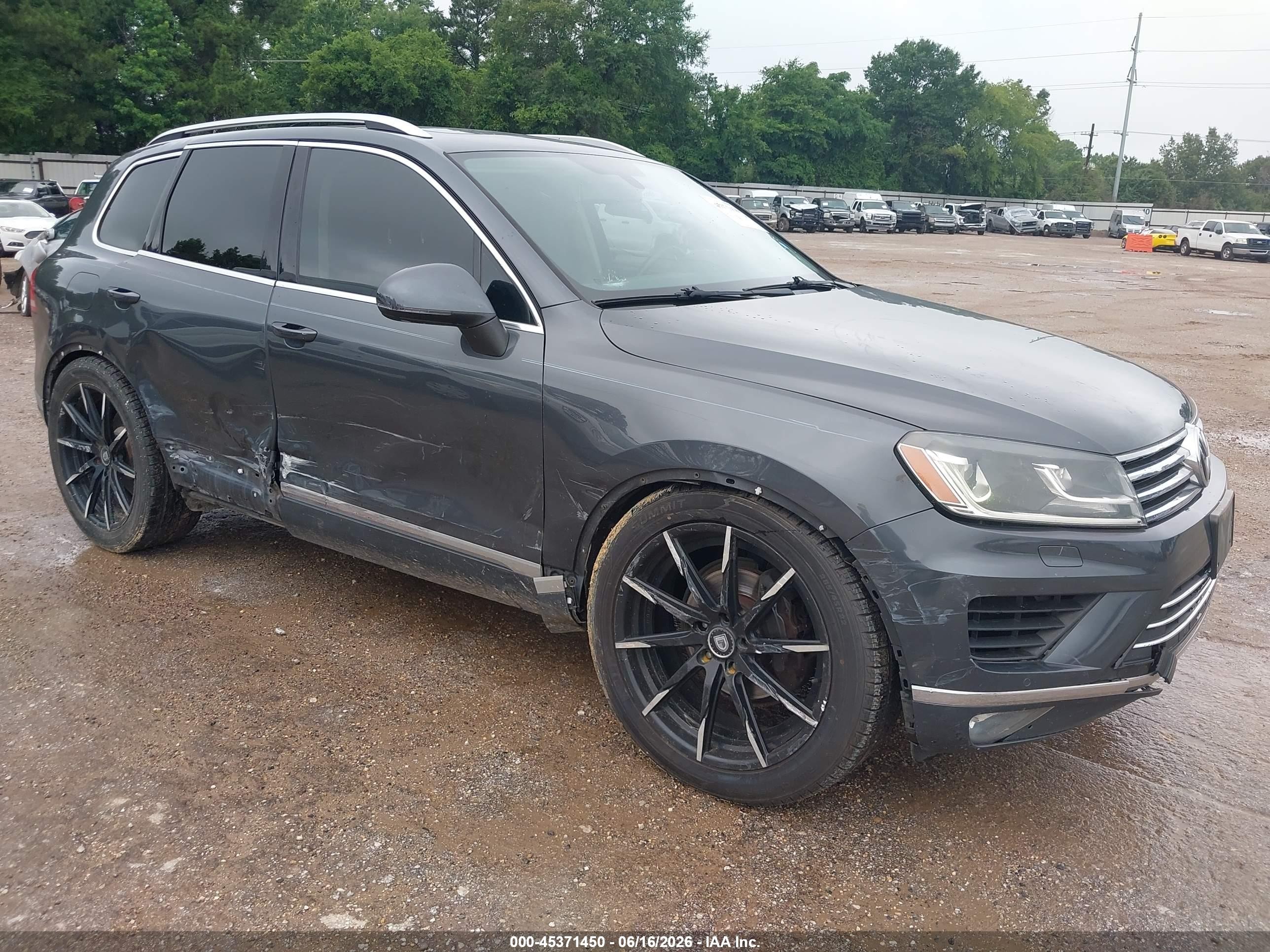 2015 Volkswagen Touareg V6 Lux Gray vin: WVGEF9BP8FD005558