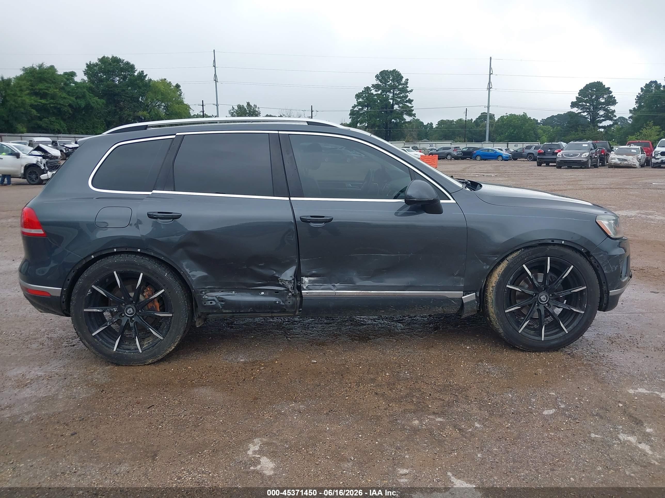 2015 Volkswagen Touareg V6 Lux Gray vin: WVGEF9BP8FD005558