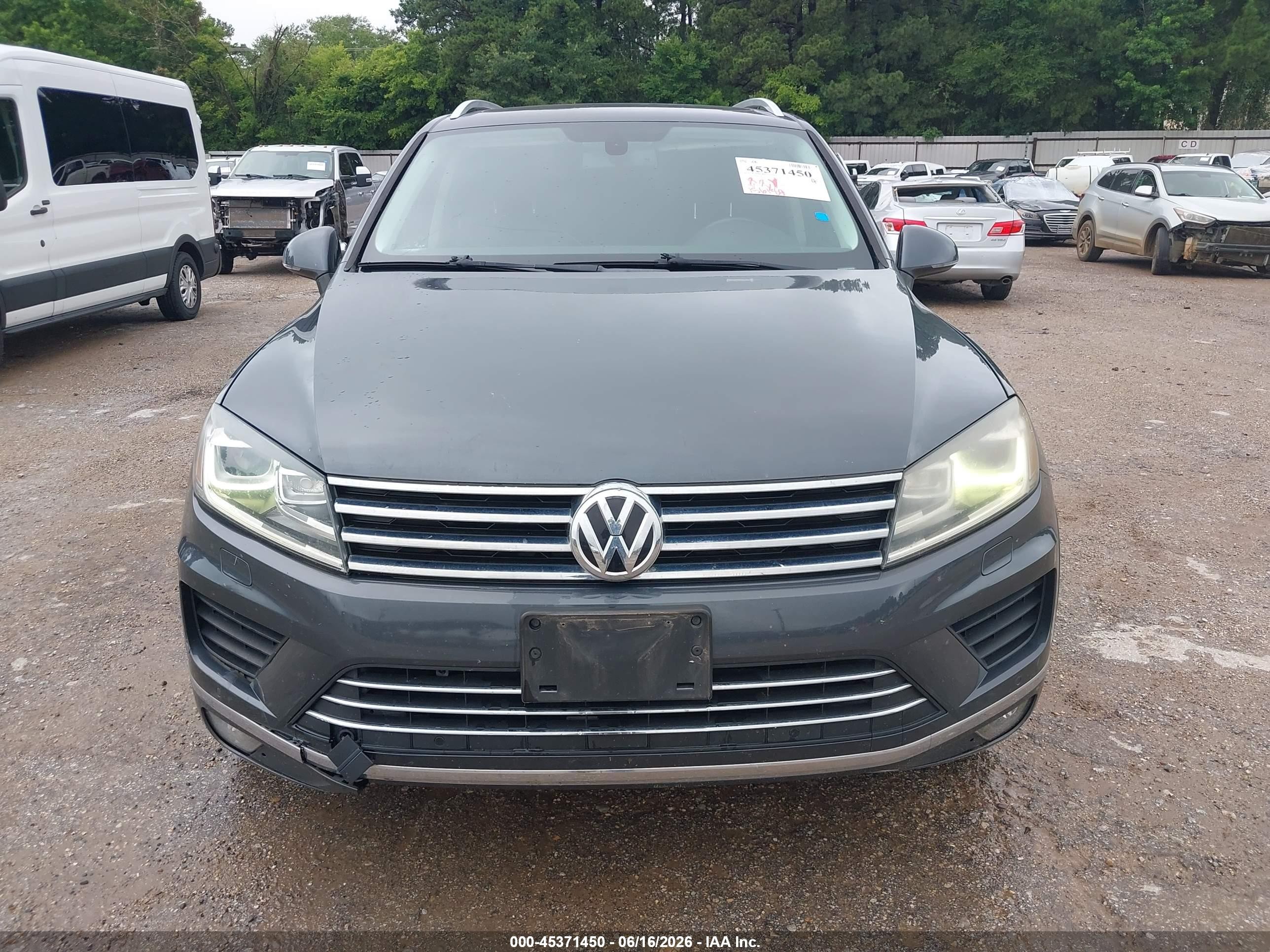2015 Volkswagen Touareg V6 Lux Gray vin: WVGEF9BP8FD005558