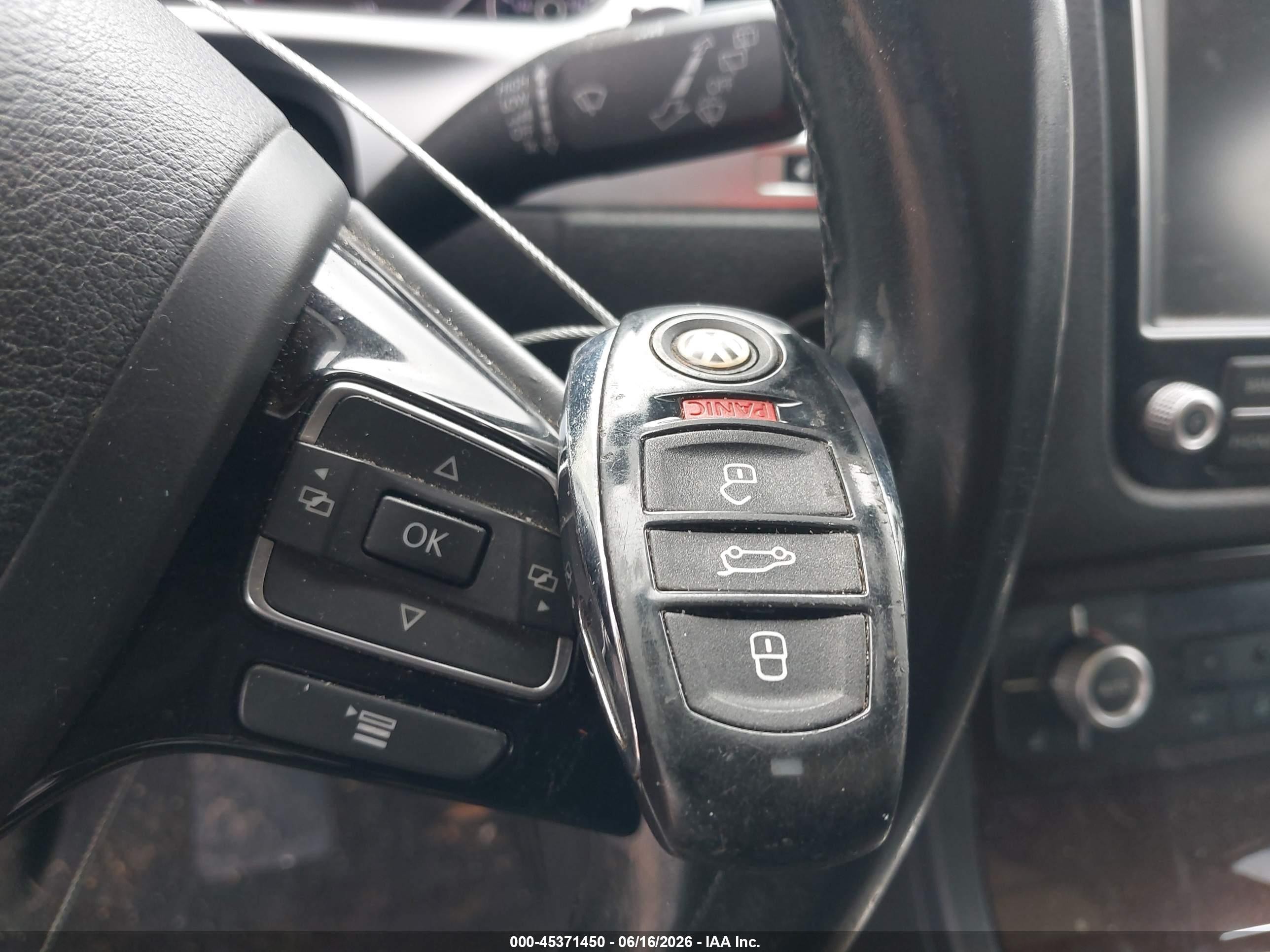 2015 Volkswagen Touareg V6 Lux Gray vin: WVGEF9BP8FD005558