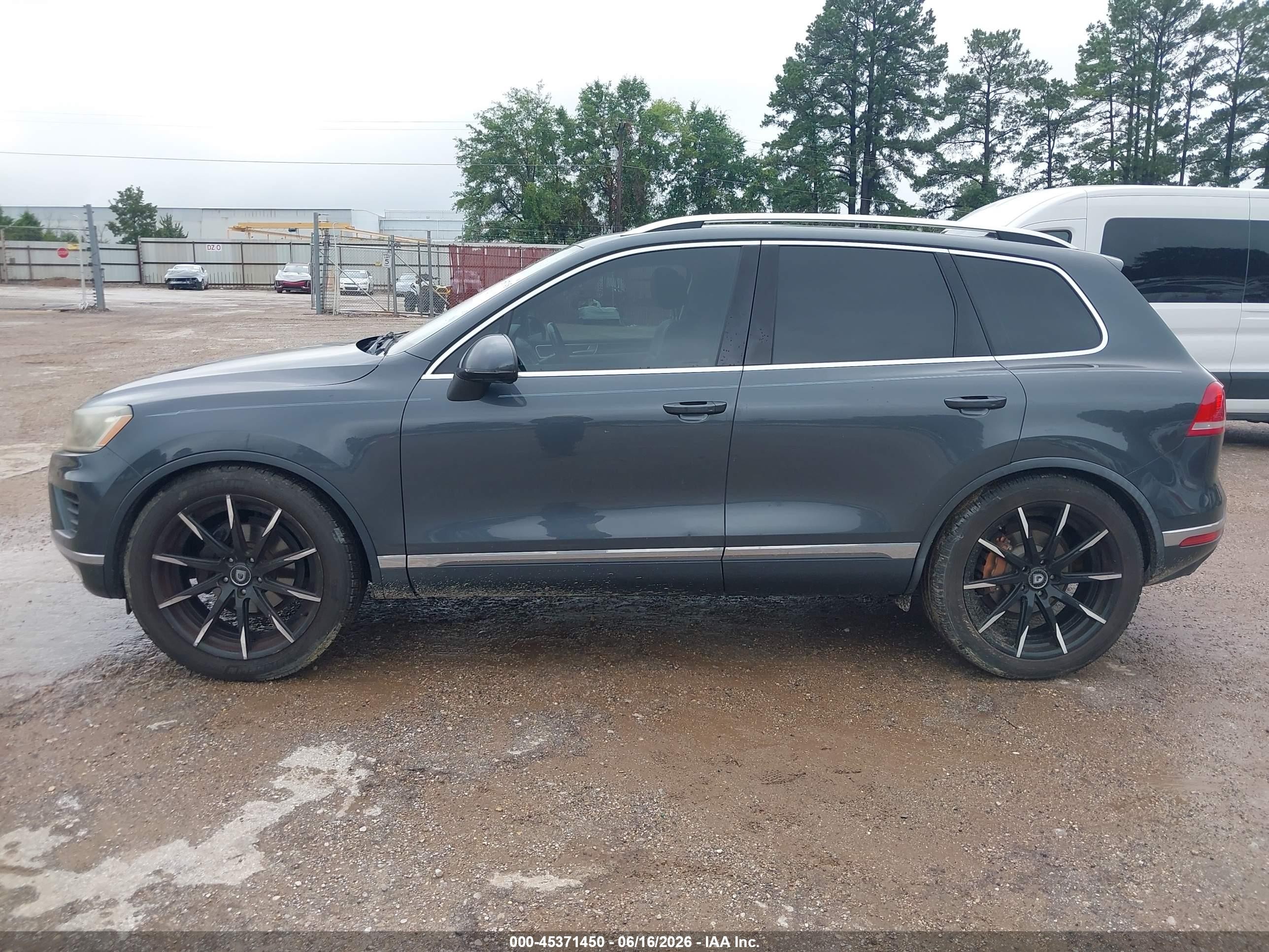 2015 Volkswagen Touareg V6 Lux Gray vin: WVGEF9BP8FD005558
