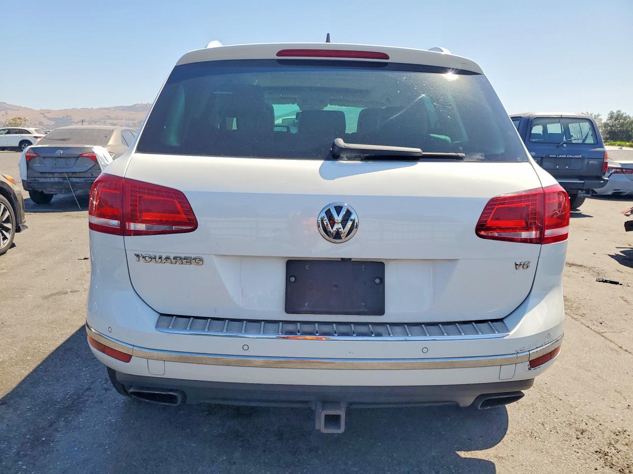 2015 Volkswagen Touareg V6 White vin: WVGEF9BP8FD006290