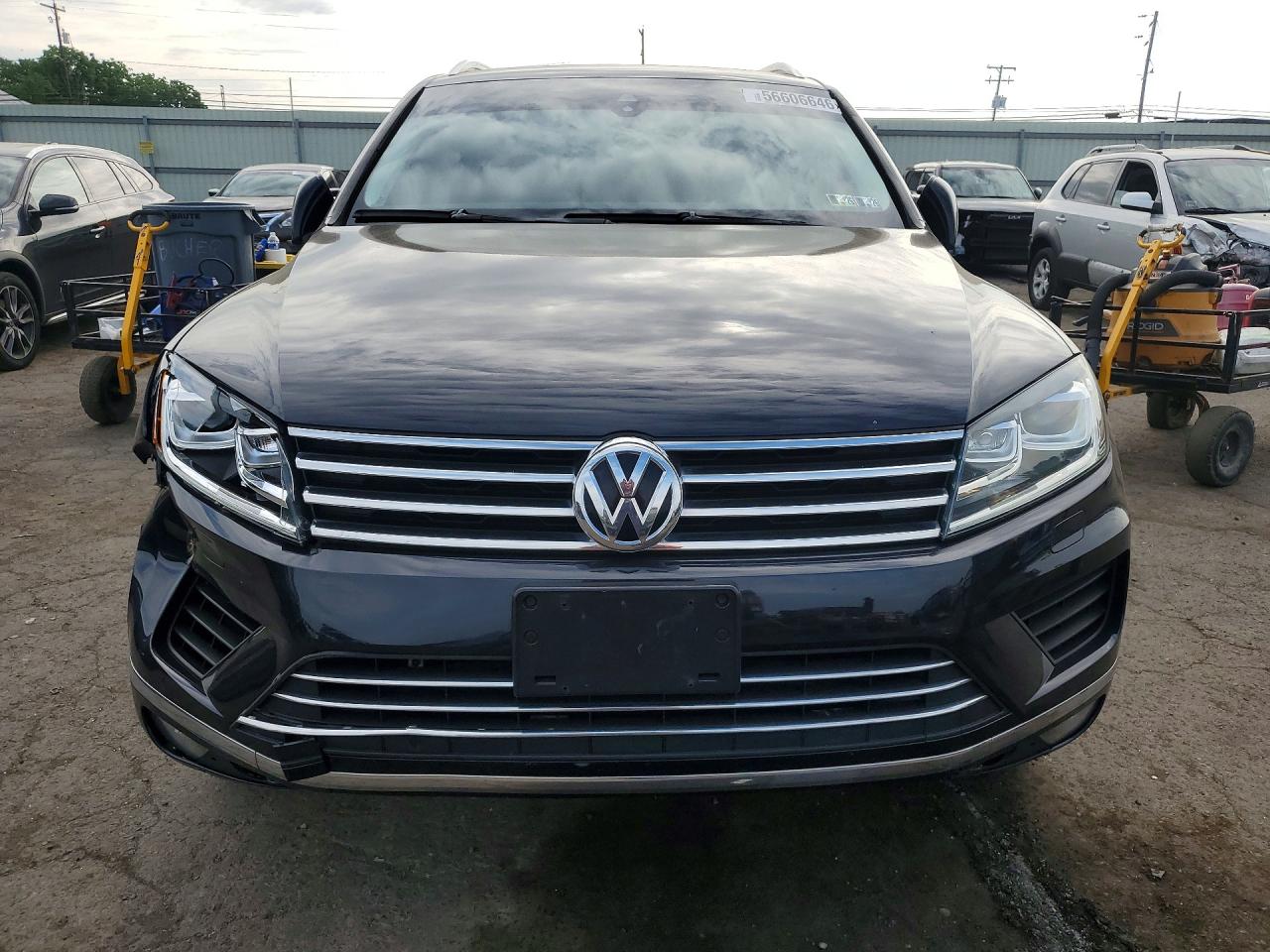 2016 Volkswagen Touareg Sport Black vin: WVGEF9BP8GD010440