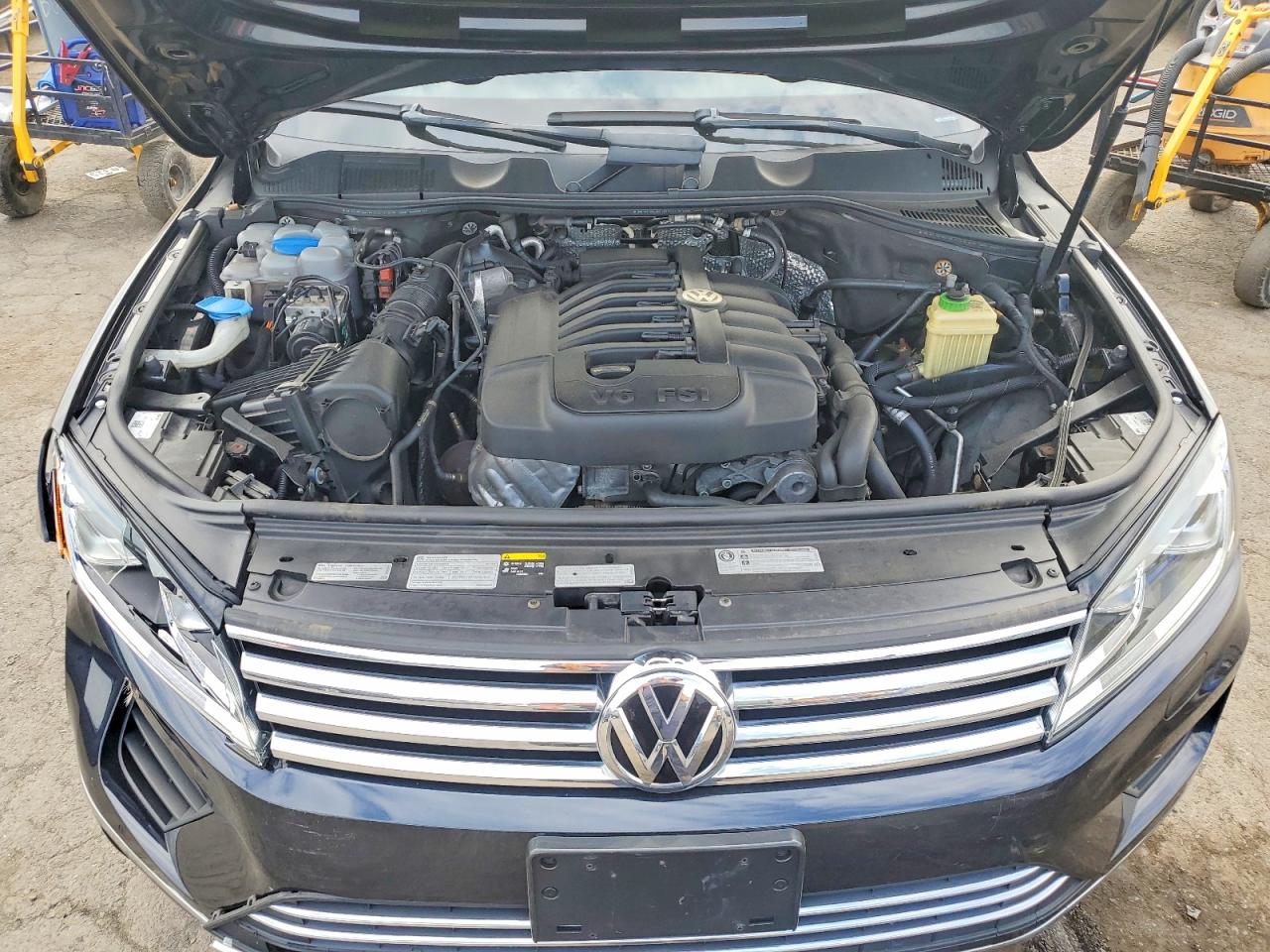 2016 Volkswagen Touareg Sport Black vin: WVGEF9BP8GD010440
