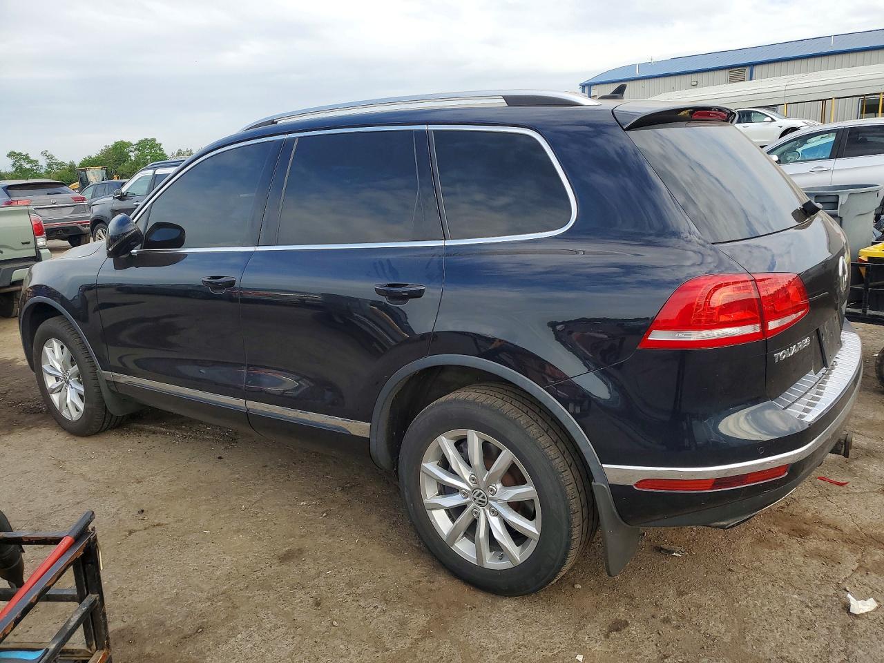 2016 Volkswagen Touareg Sport Black vin: WVGEF9BP8GD010440