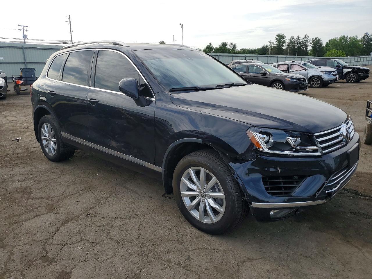 2016 Volkswagen Touareg Sport Black vin: WVGEF9BP8GD010440