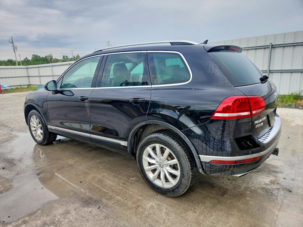 2016 Volkswagen Touareg Sport Черный vin: WVGEF9BP8GD011846