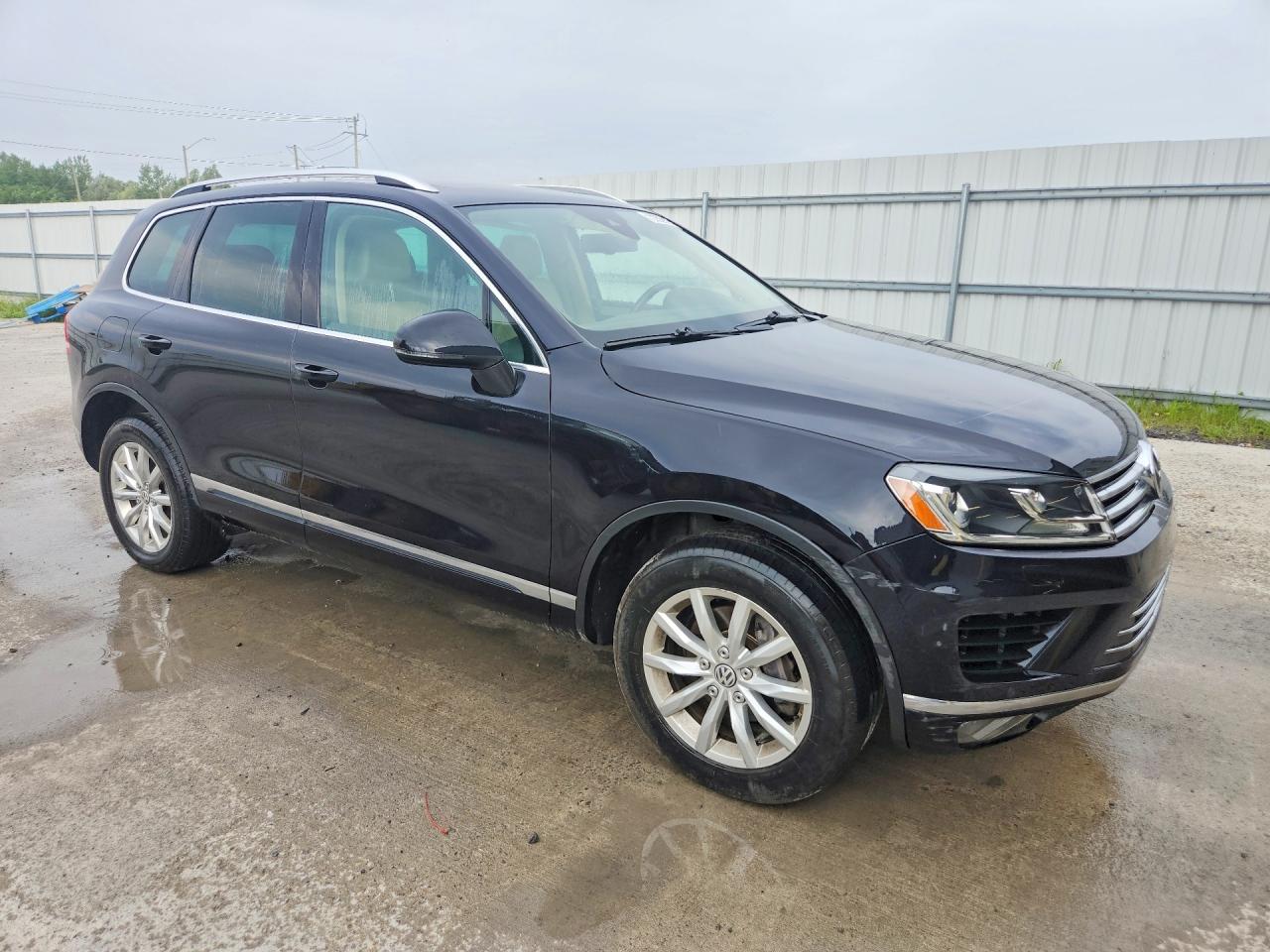 2016 Volkswagen Touareg Sport Черный vin: WVGEF9BP8GD011846
