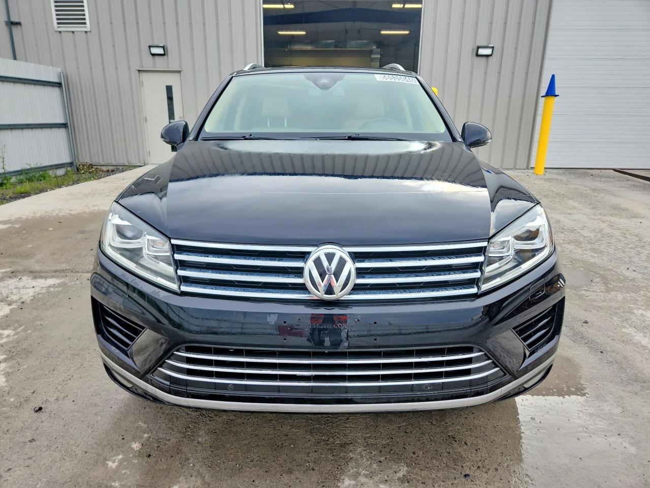 2016 Volkswagen Touareg Sport Черный vin: WVGEF9BP8GD011846