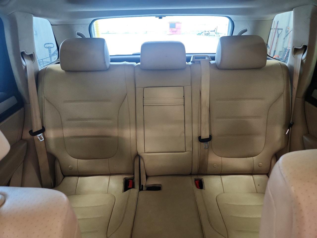 2016 Volkswagen Touareg Sport Черный vin: WVGEF9BP8GD011846