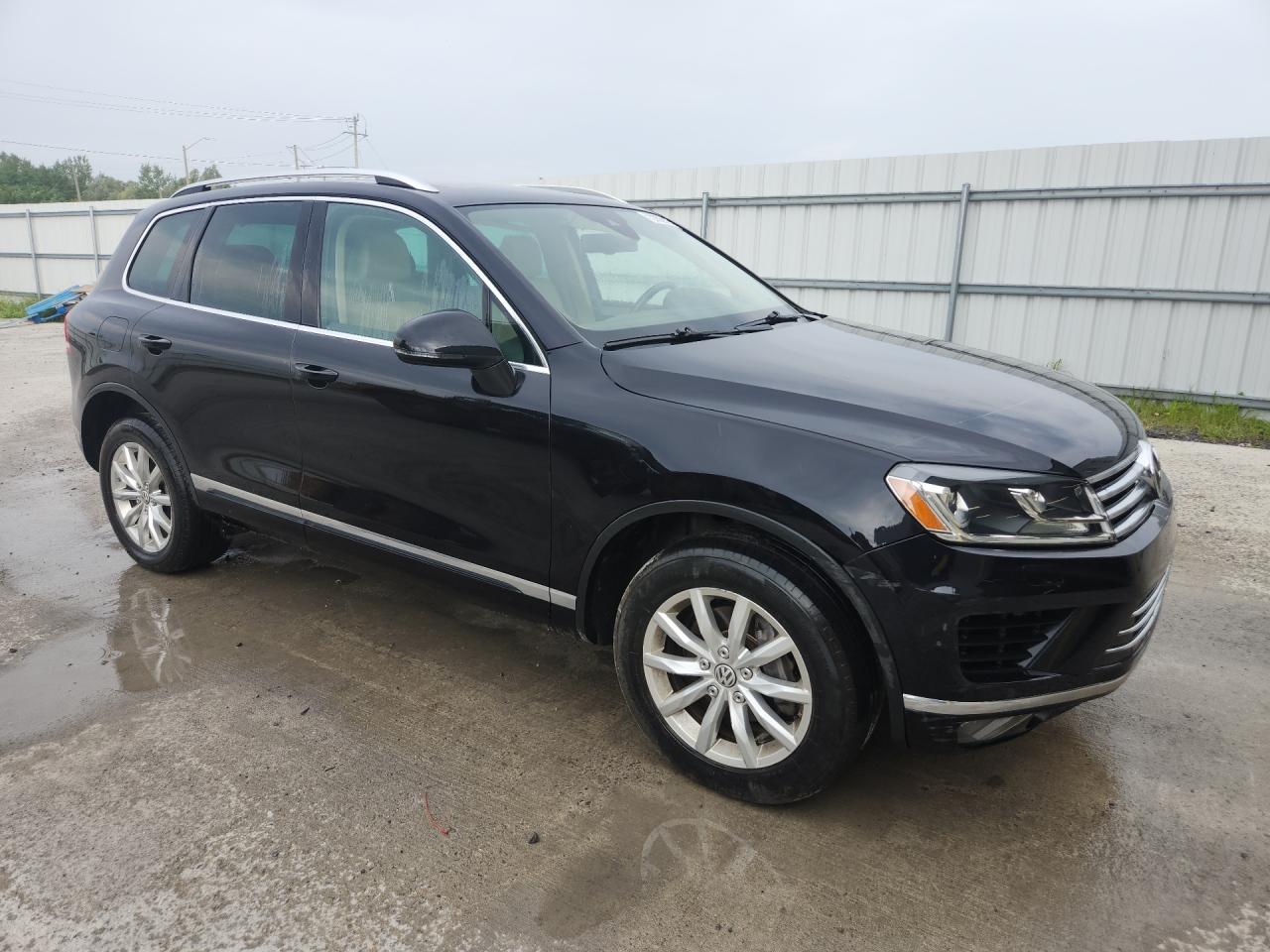2016 Volkswagen Touareg Sport Черный vin: WVGEF9BP8GD011846 Damage: Front Bumper/Cover, Scraped, 4 To 5 Inches