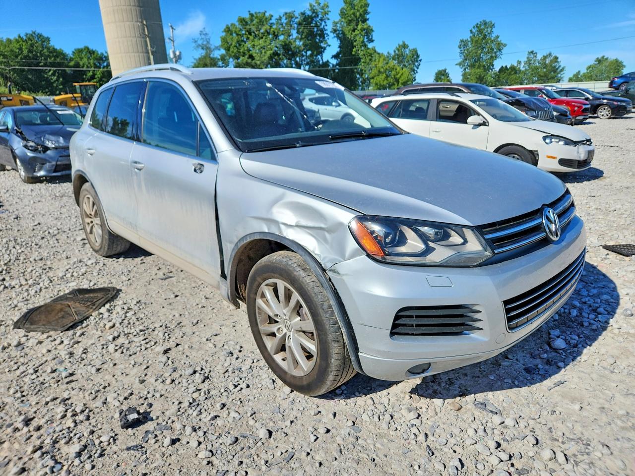 2014 Volkswagen Touareg V6 Silver vin: WVGEF9BP9ED004823