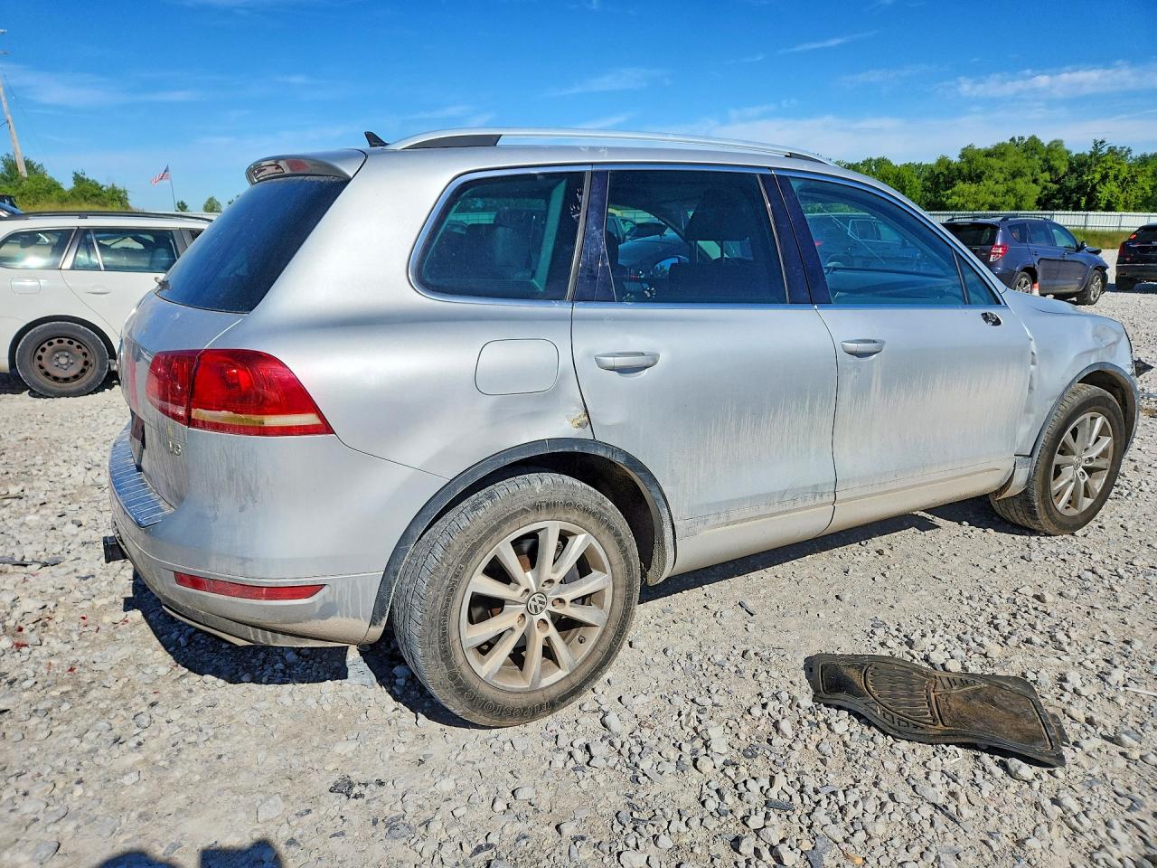 2014 Volkswagen Touareg V6 Silver vin: WVGEF9BP9ED004823