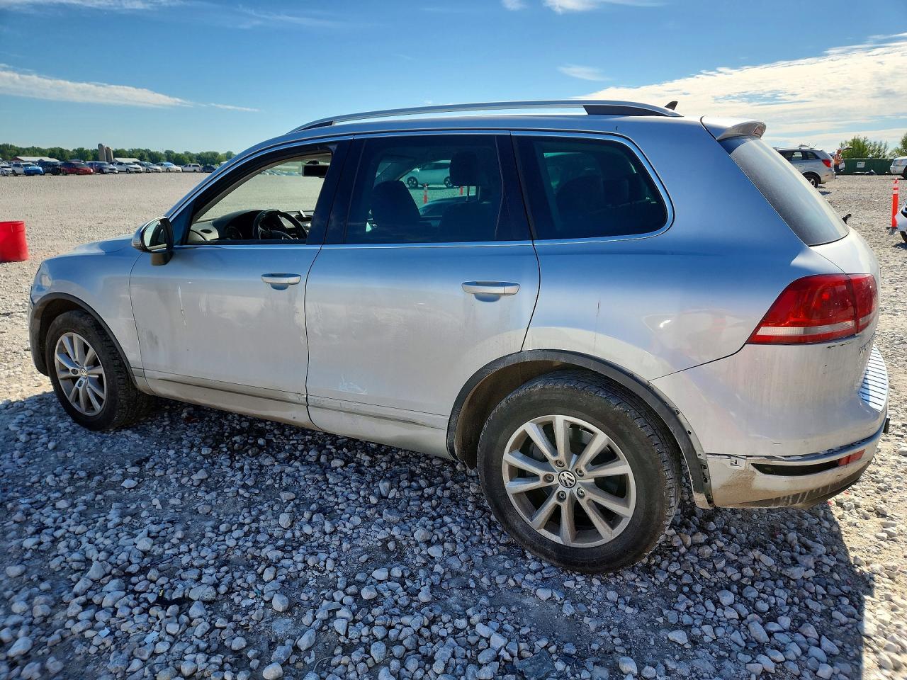 2014 Volkswagen Touareg V6 Silver vin: WVGEF9BP9ED004823