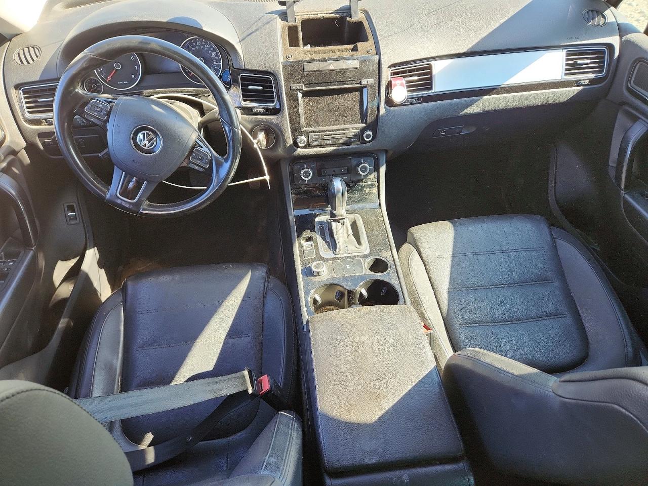 2014 Volkswagen Touareg V6 Silver vin: WVGEF9BP9ED004823