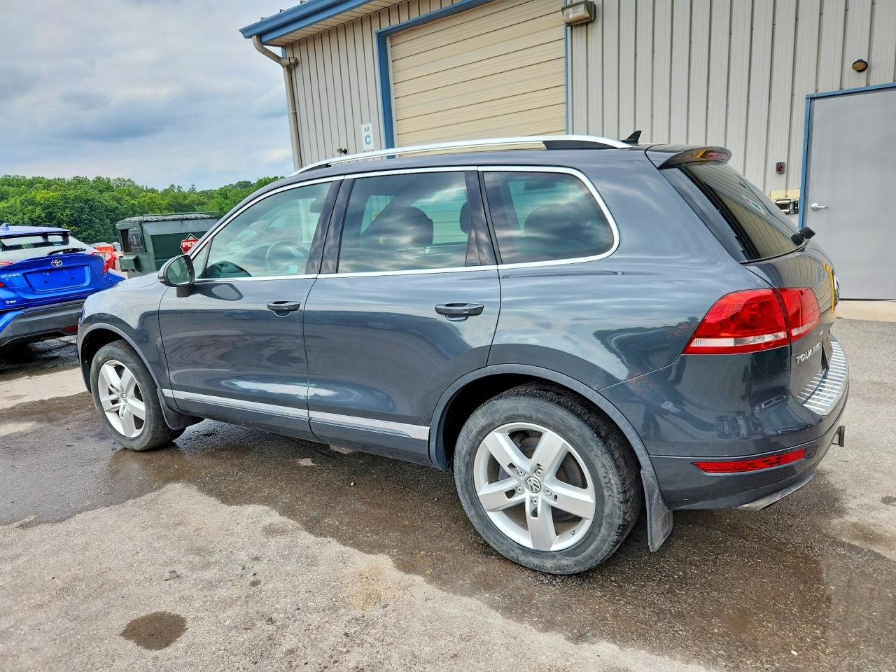 2014 Volkswagen Touareg V6 Gray vin: WVGEF9BP9ED014963