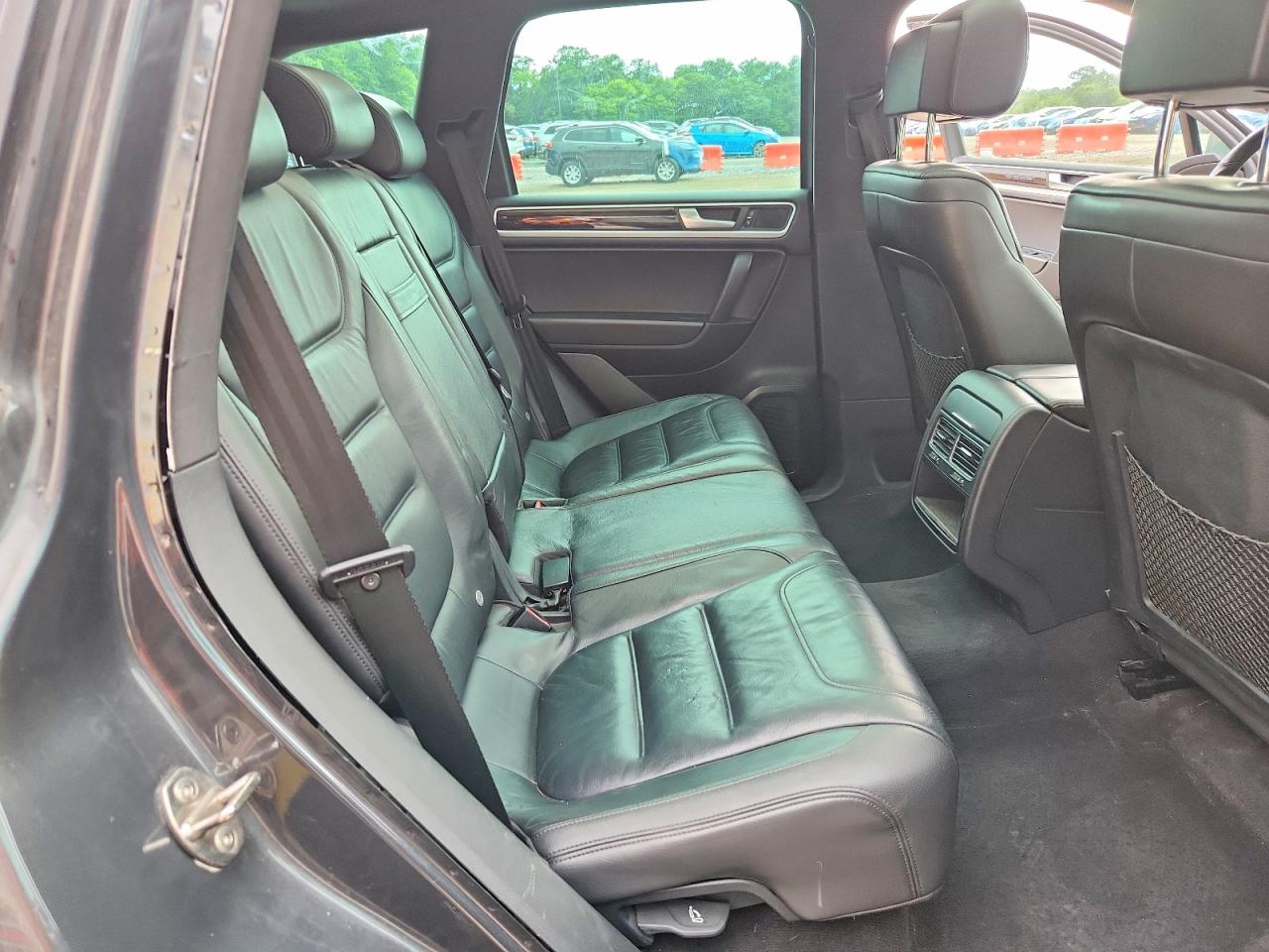 2014 Volkswagen Touareg V6 Gray vin: WVGEF9BP9ED014963