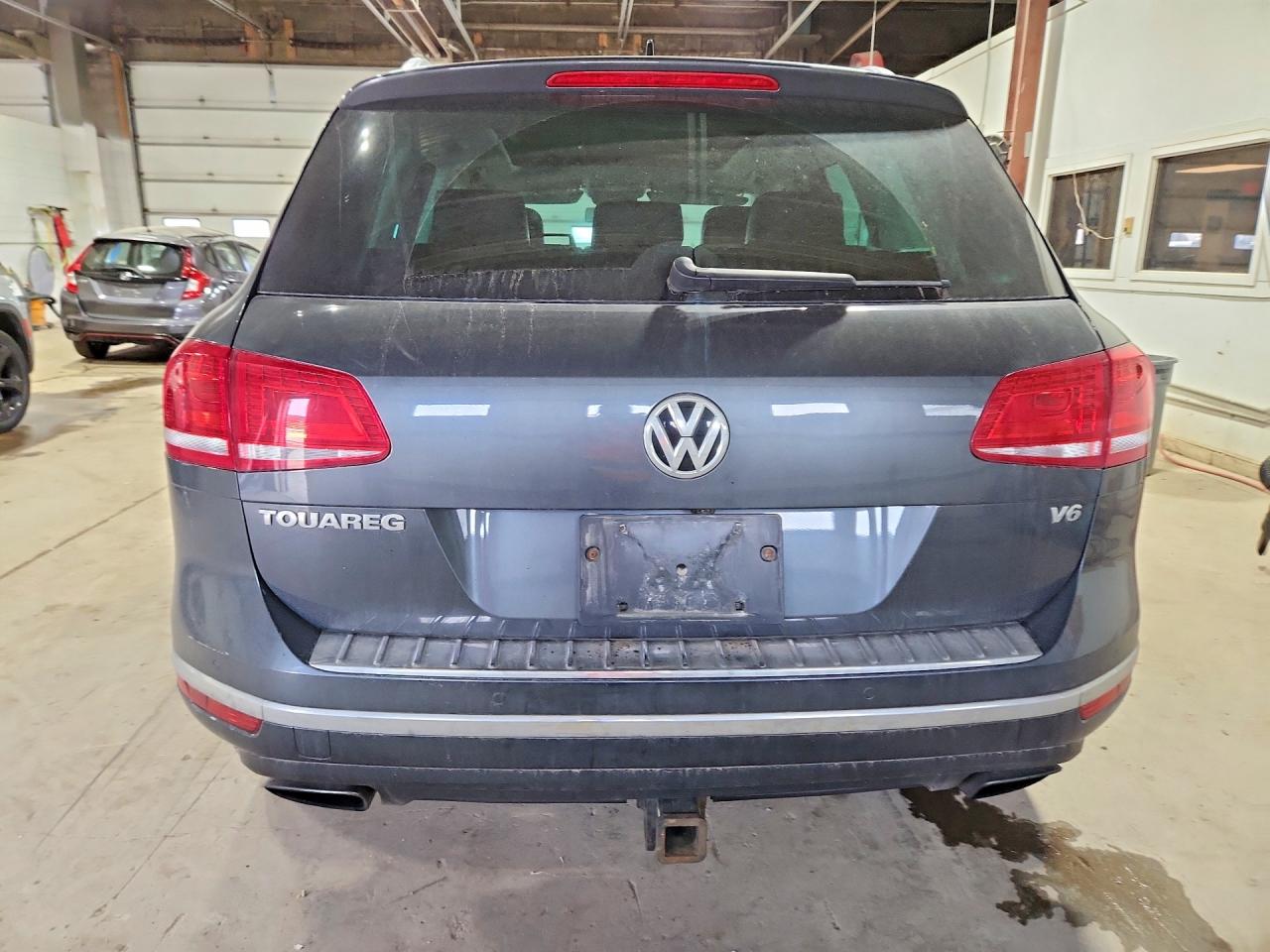 2016 Volkswagen Touareg Sport Gray vin: WVGEF9BP9GD011449