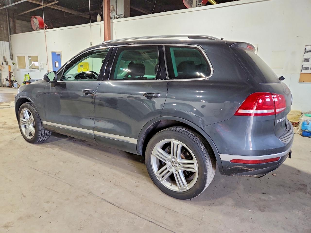 2016 Volkswagen Touareg Sport Gray vin: WVGEF9BP9GD011449