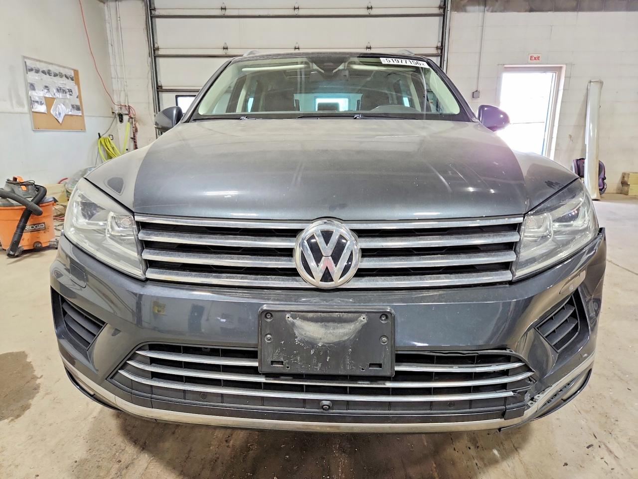 2016 Volkswagen Touareg Sport Gray vin: WVGEF9BP9GD011449