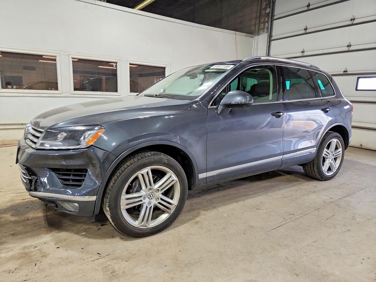 2016 Volkswagen Touareg Sport Gray vin: WVGEF9BP9GD011449