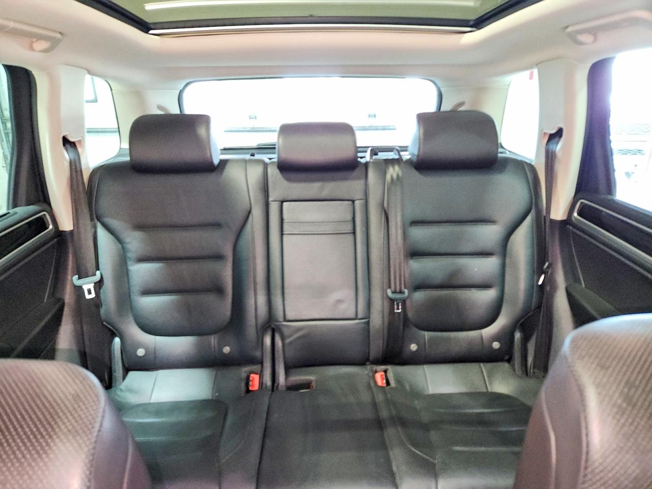 2016 Volkswagen Touareg Sport Gray vin: WVGEF9BP9GD011449