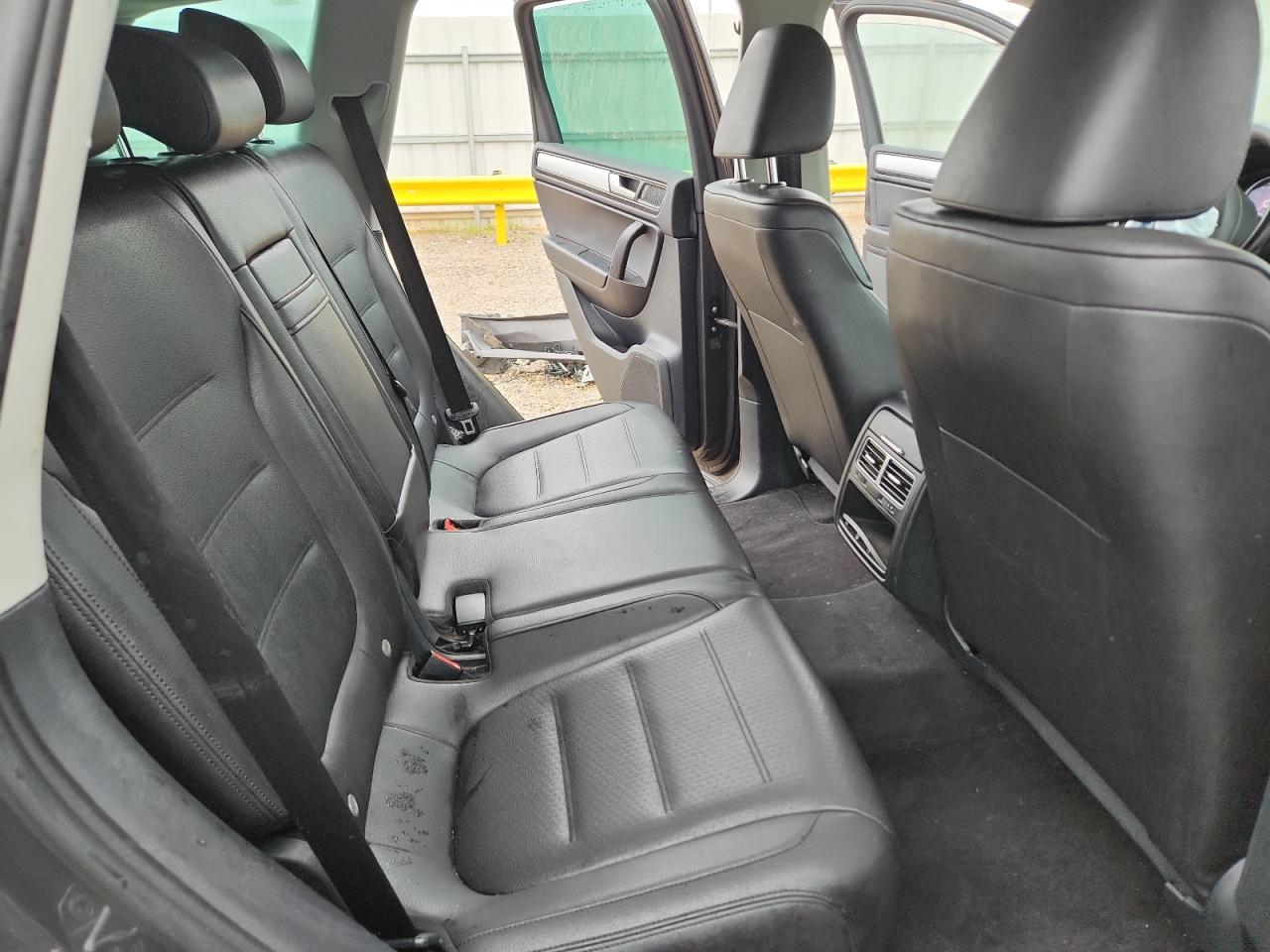 2013 Volkswagen Touareg V6 Gray vin: WVGEF9BPXDD001640