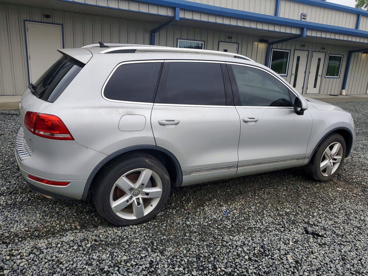2013 Volkswagen Touareg V6 Silver vin: WVGEF9BPXDD002464