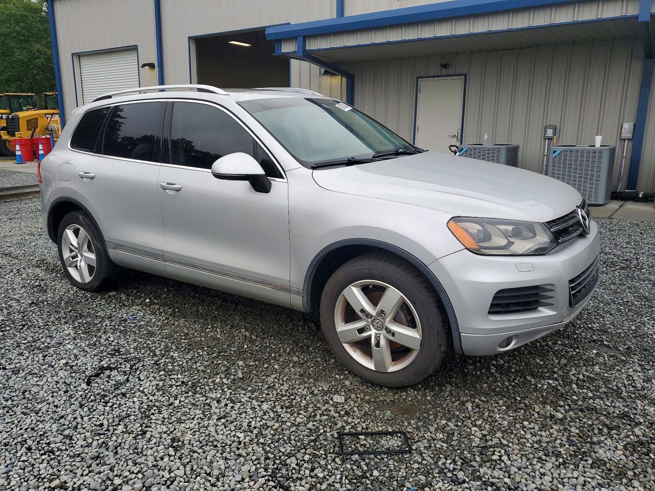 2013 Volkswagen Touareg V6 Silver vin: WVGEF9BPXDD002464