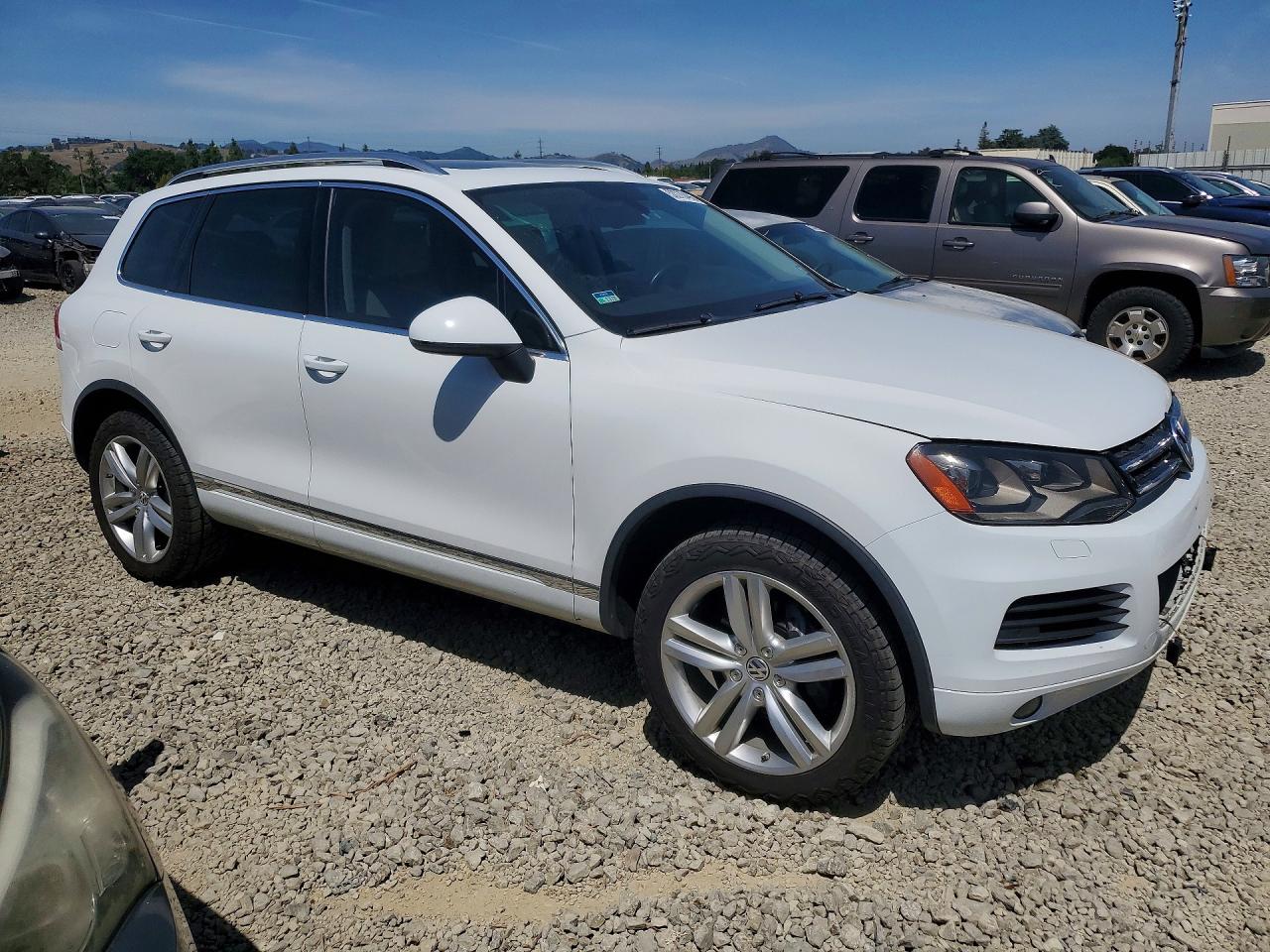 2013 Volkswagen Touareg V6 White vin: WVGEF9BPXDD010483