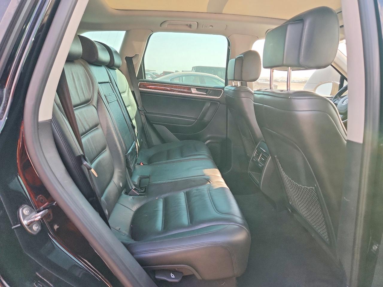2014 Volkswagen Touareg V6 Черный vin: WVGEF9BPXED010940