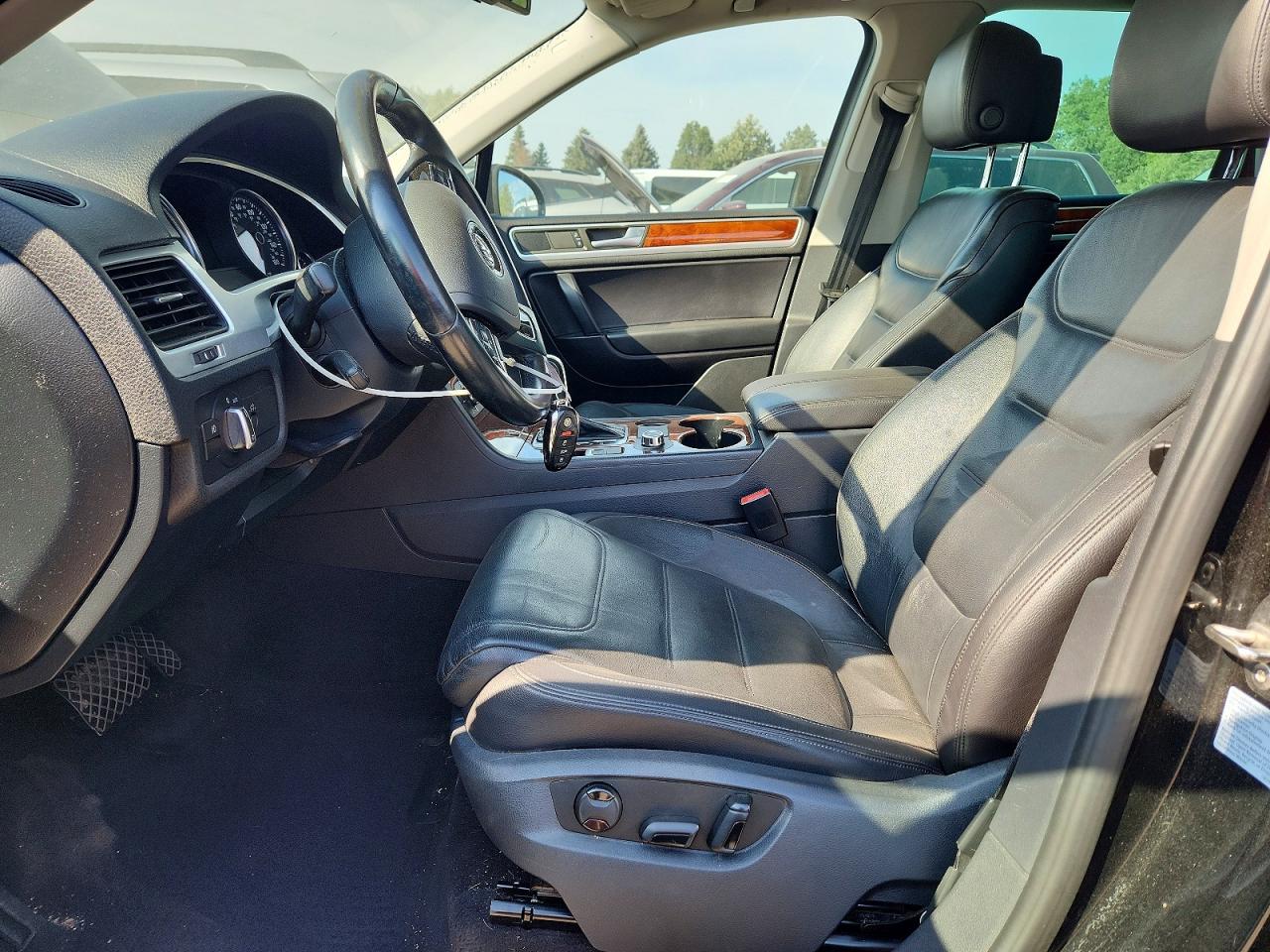 2014 Volkswagen Touareg V6 Черный vin: WVGEF9BPXED010940