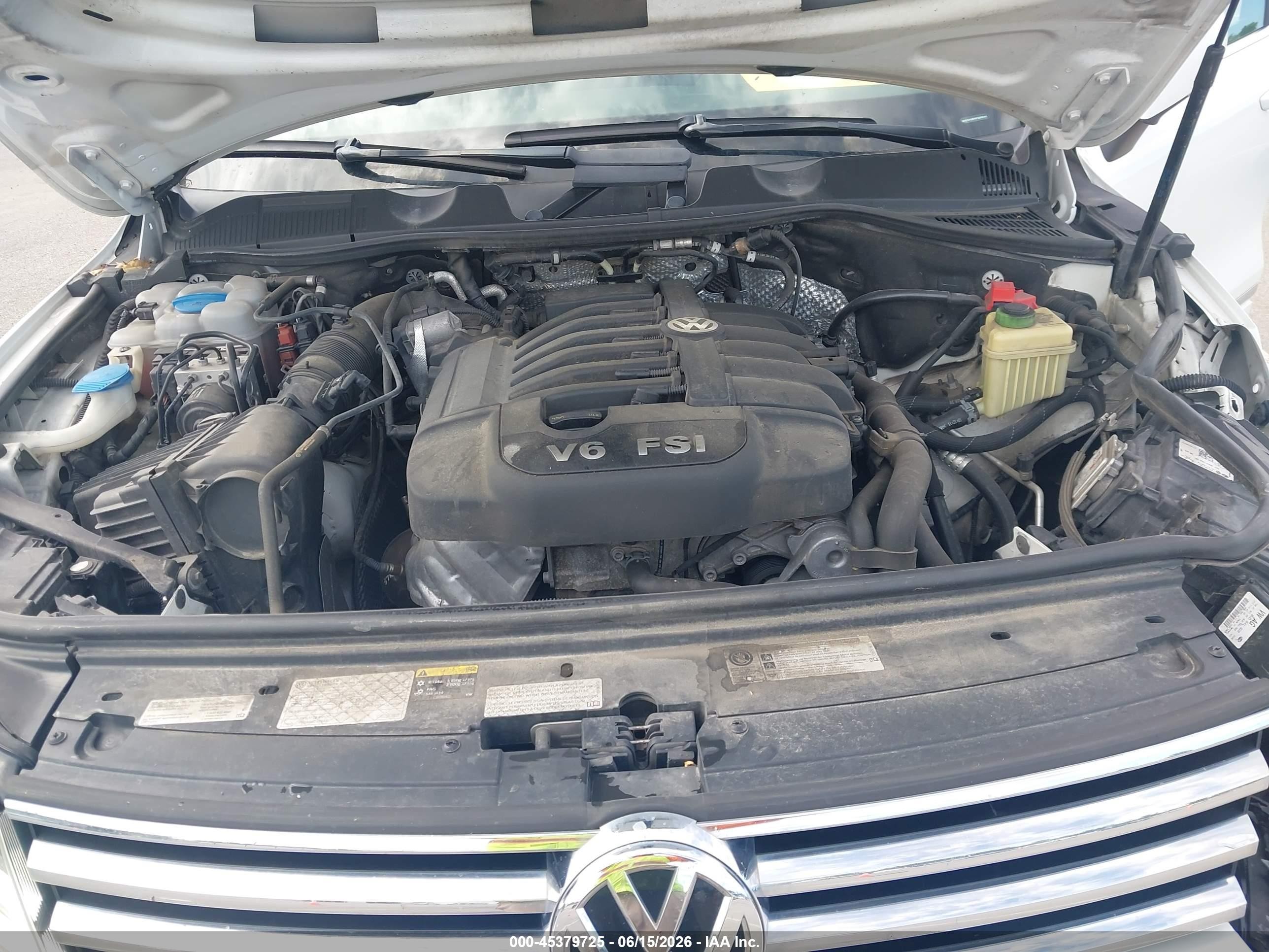 2015 Volkswagen Touareg V6 Lux White vin: WVGEF9BPXFD005142