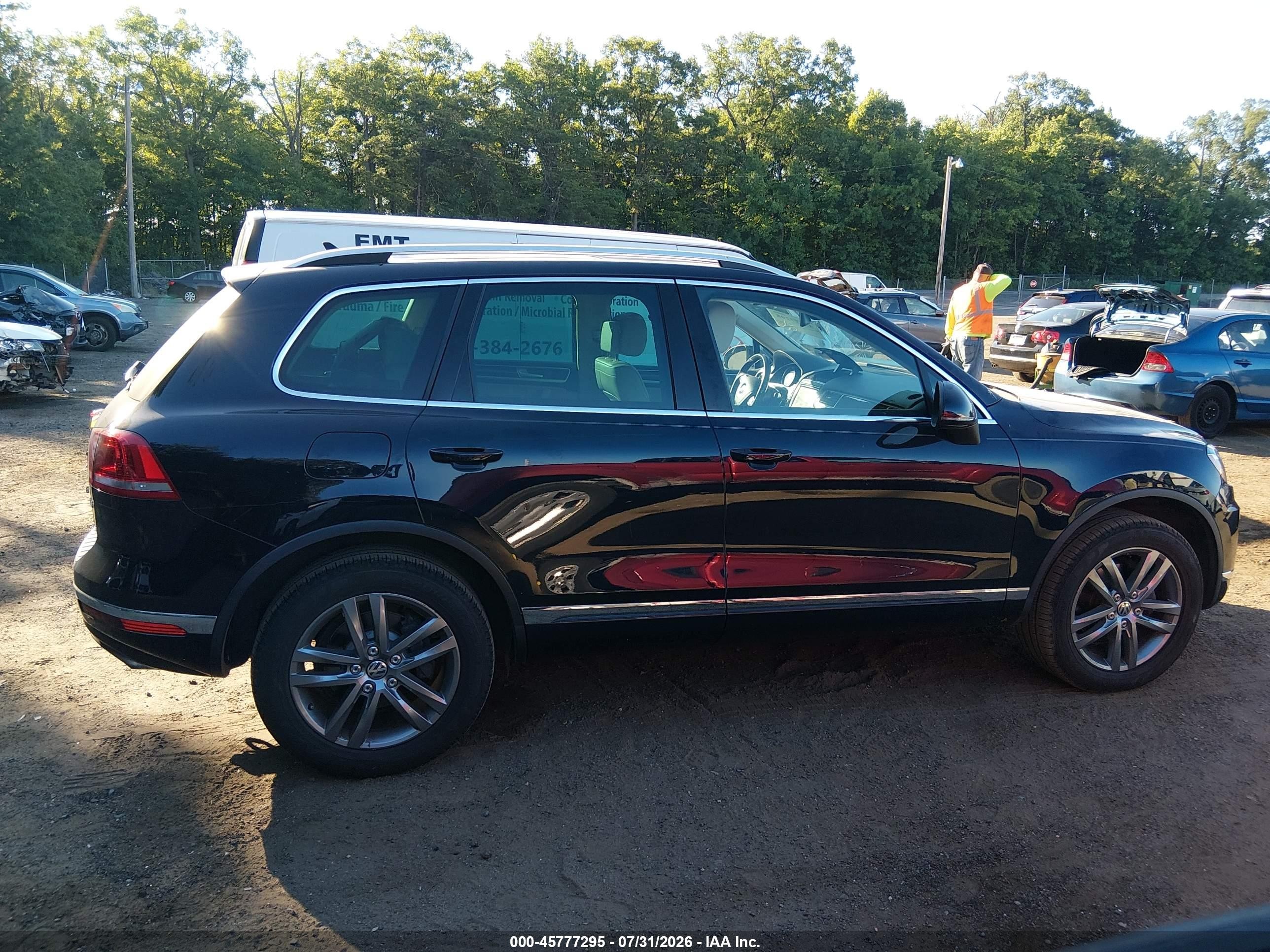 2015 Volkswagen Touareg V6 Lux Blue vin: WVGEF9BPXFD006811